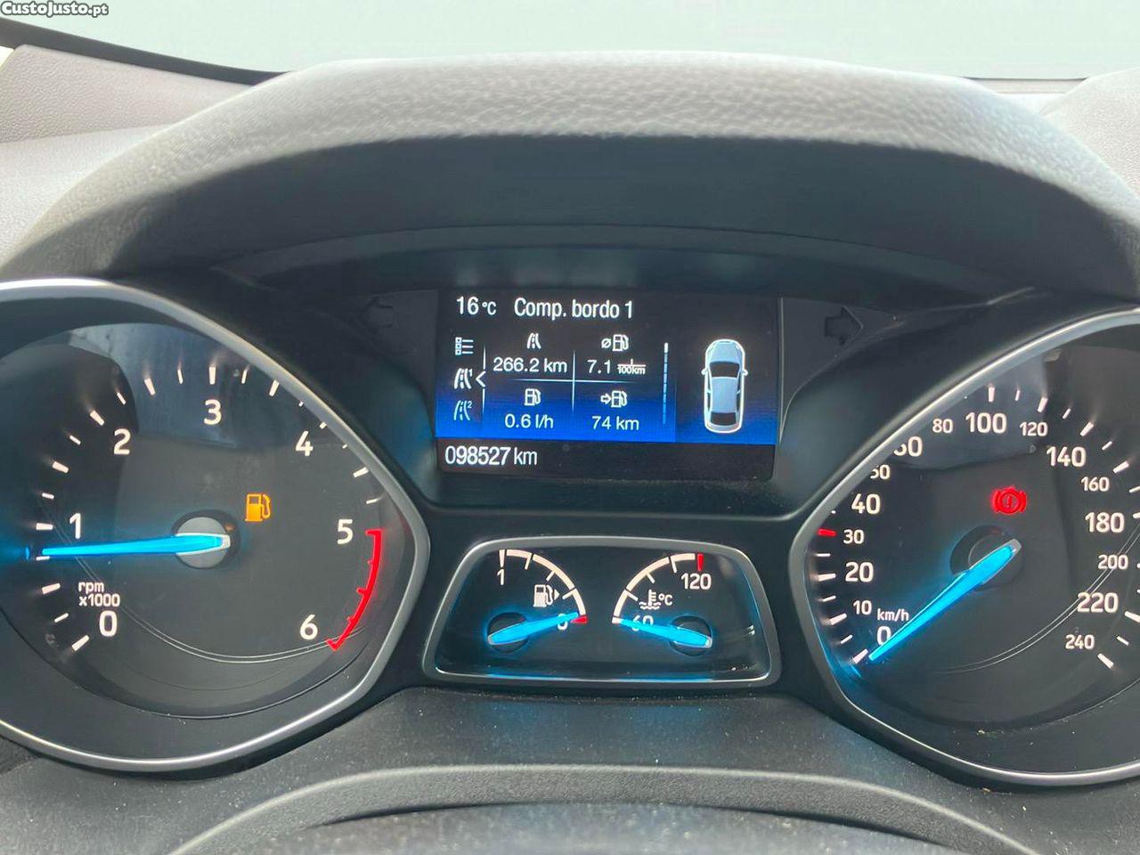Ford Kuga 1.5 TDCi EcoBlue Titanium — fotografia 6
