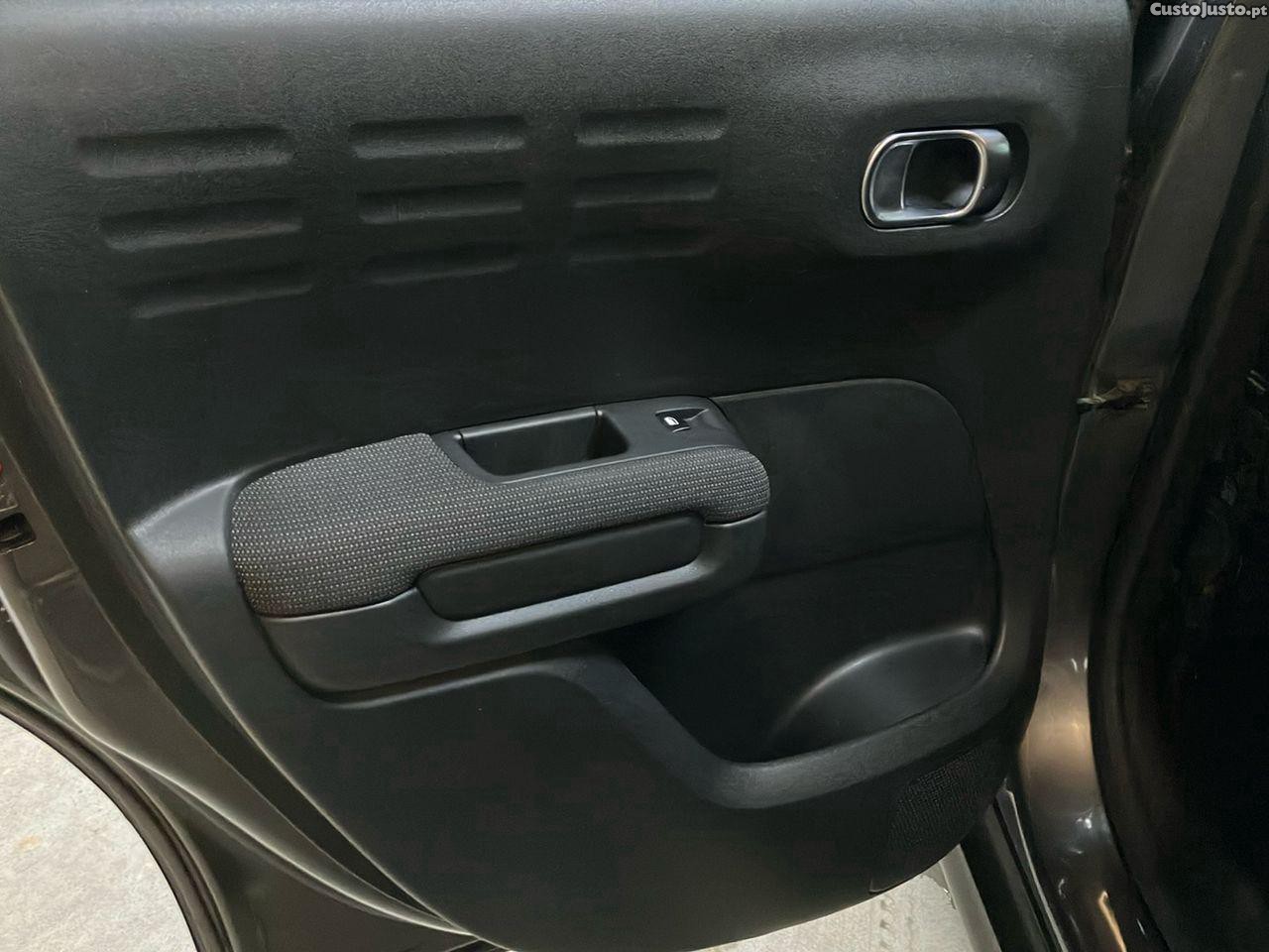 Citroën C3 1.5 BlueHDi Shine — fotografia 3
