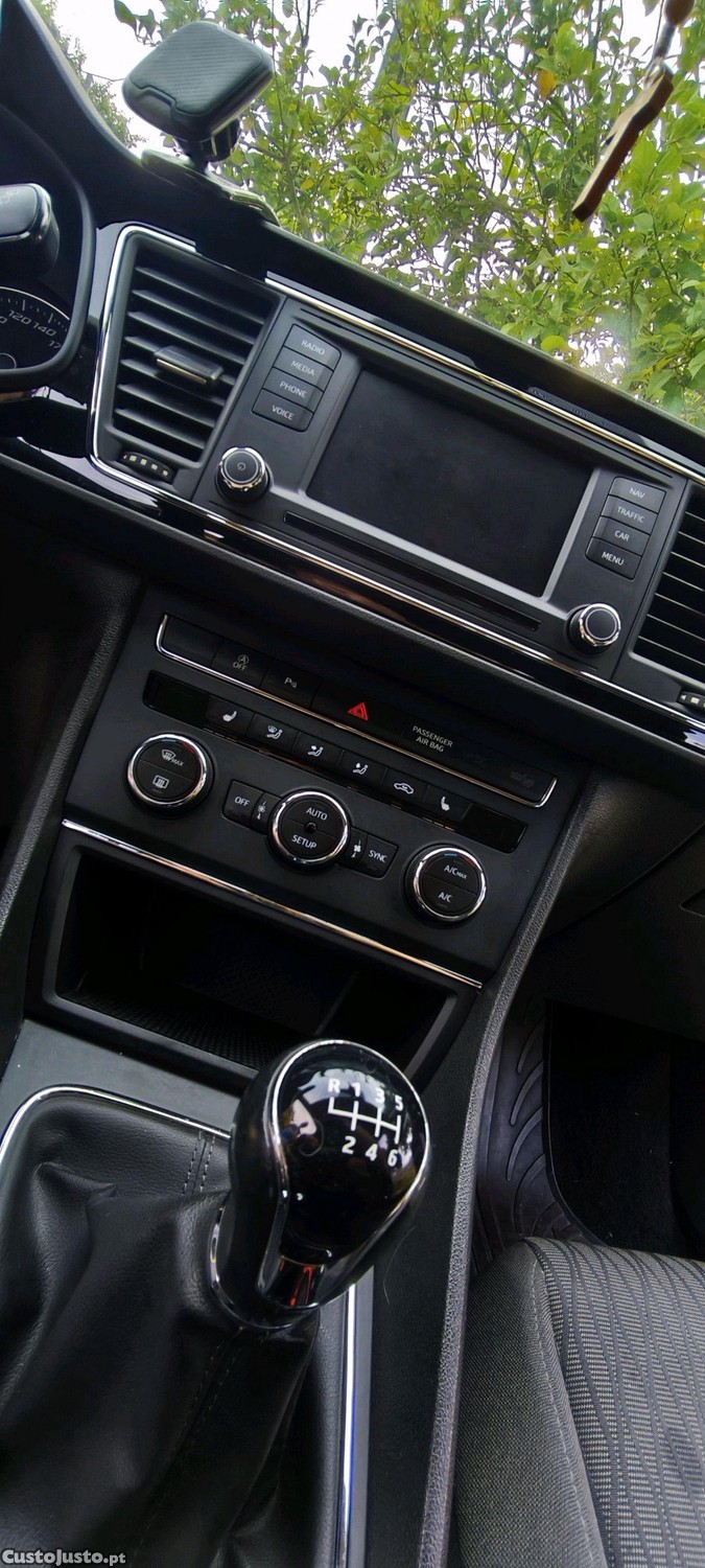 SEAT Leon Style 2.0 TDi 150cv - com extras — fotografia 5