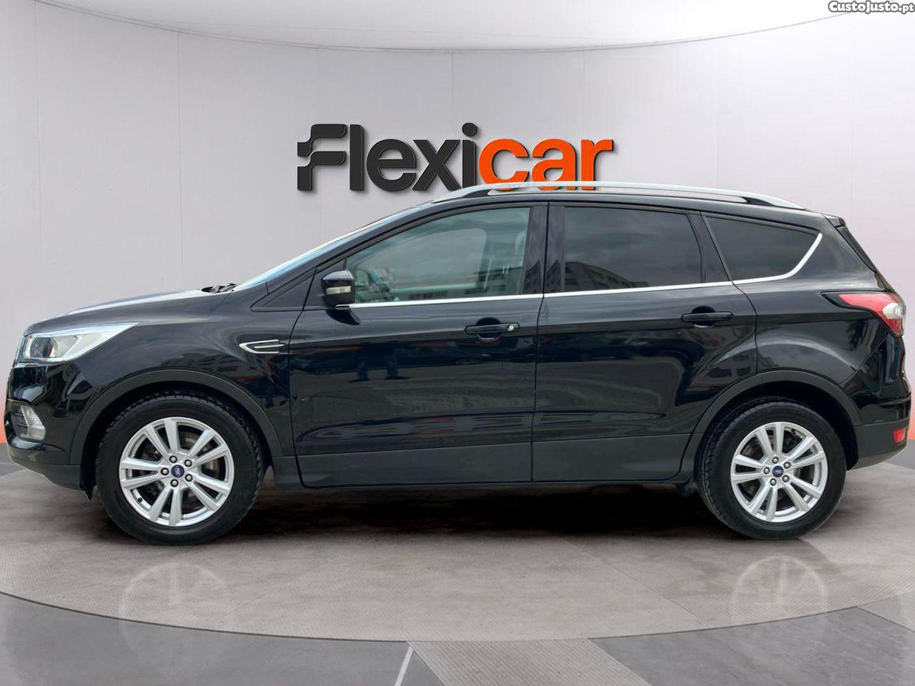 Ford Kuga 1.5 TDCi EcoBlue Titanium — fotografia 15