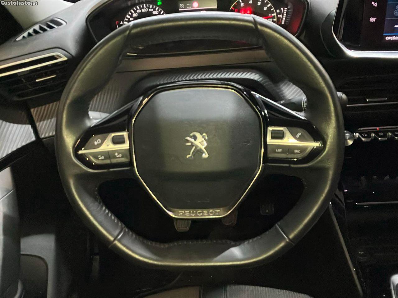 Peugeot 2008 1.2 PureTech Allure — fotografia 13