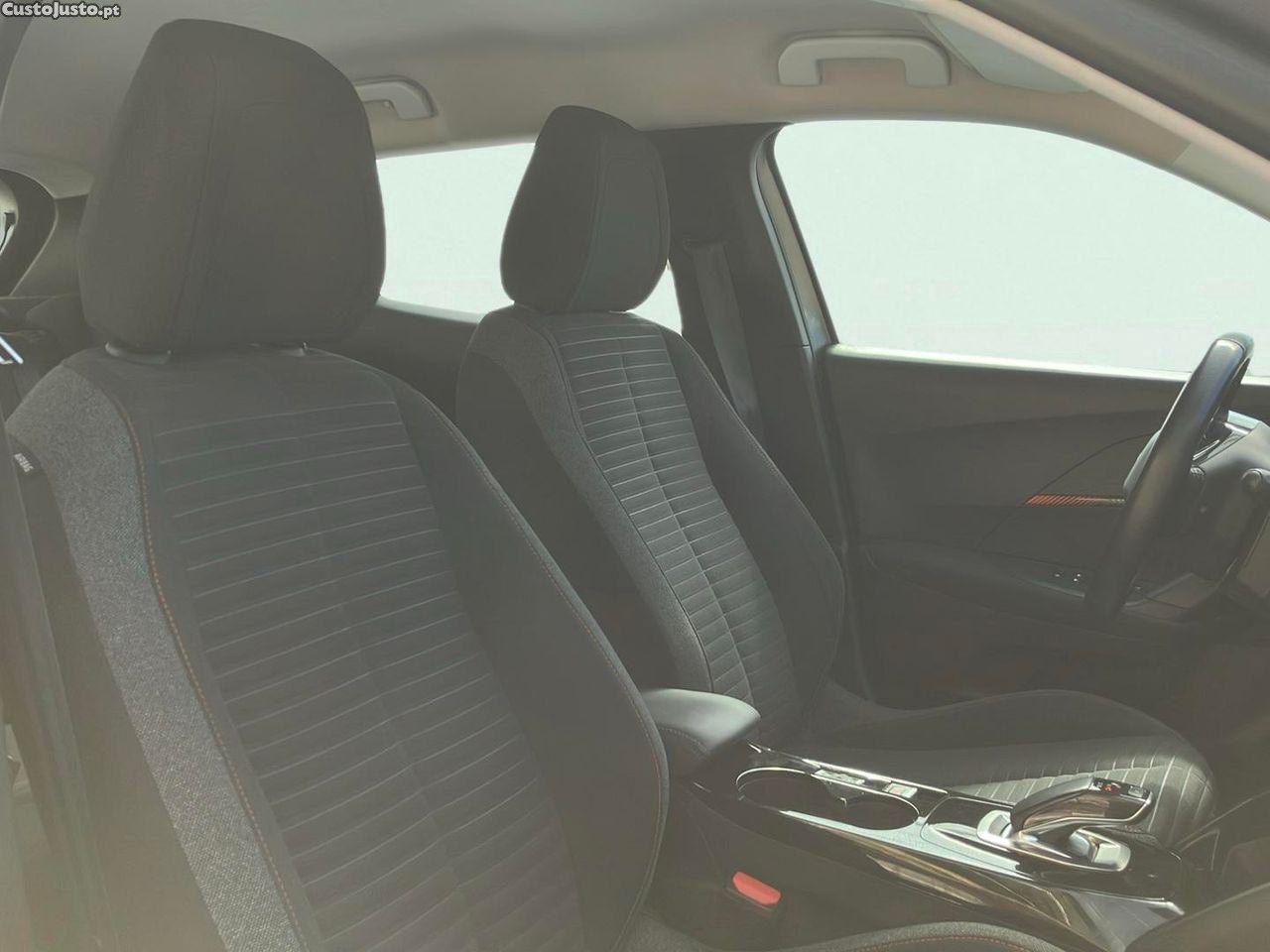Peugeot 2008 50 kWh Active Pack — fotografia 4
