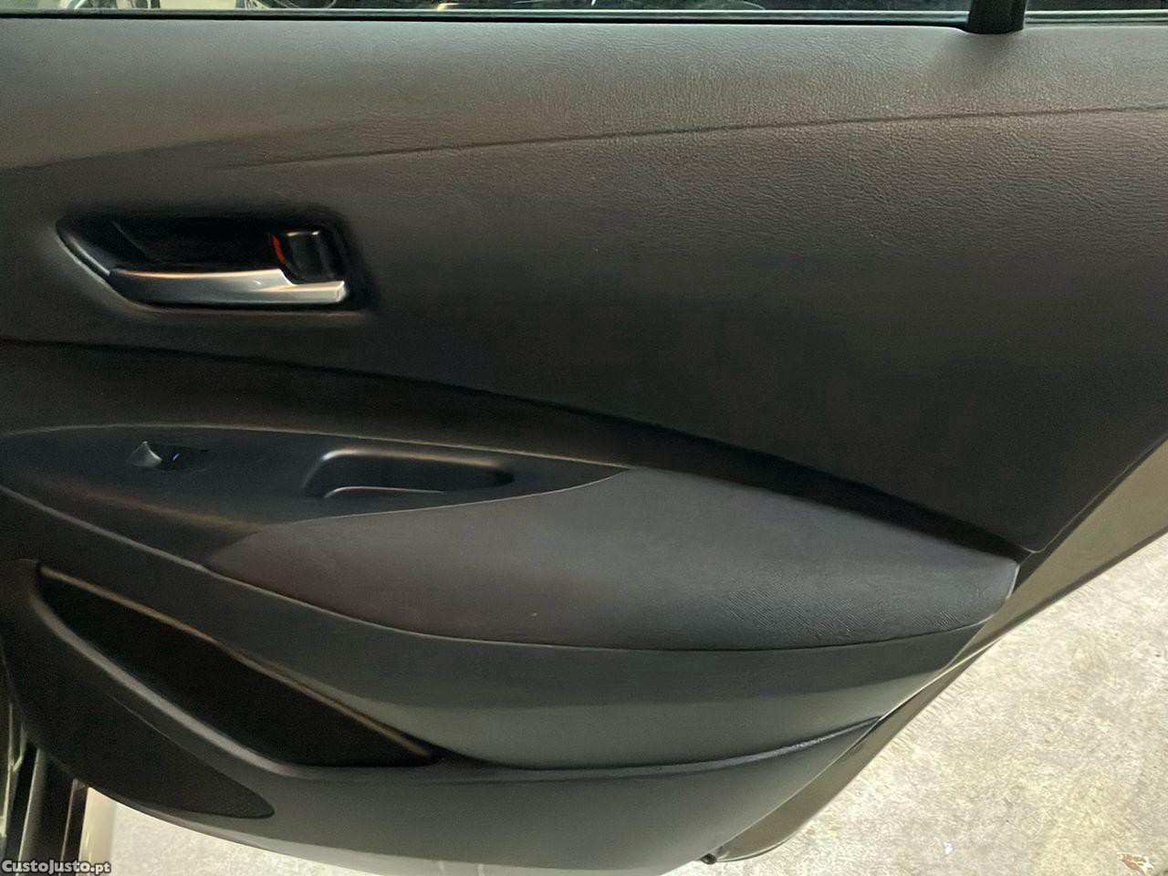 Toyota Corolla Touring Sports 1.8 Hybrid Comfort — fotografia 2