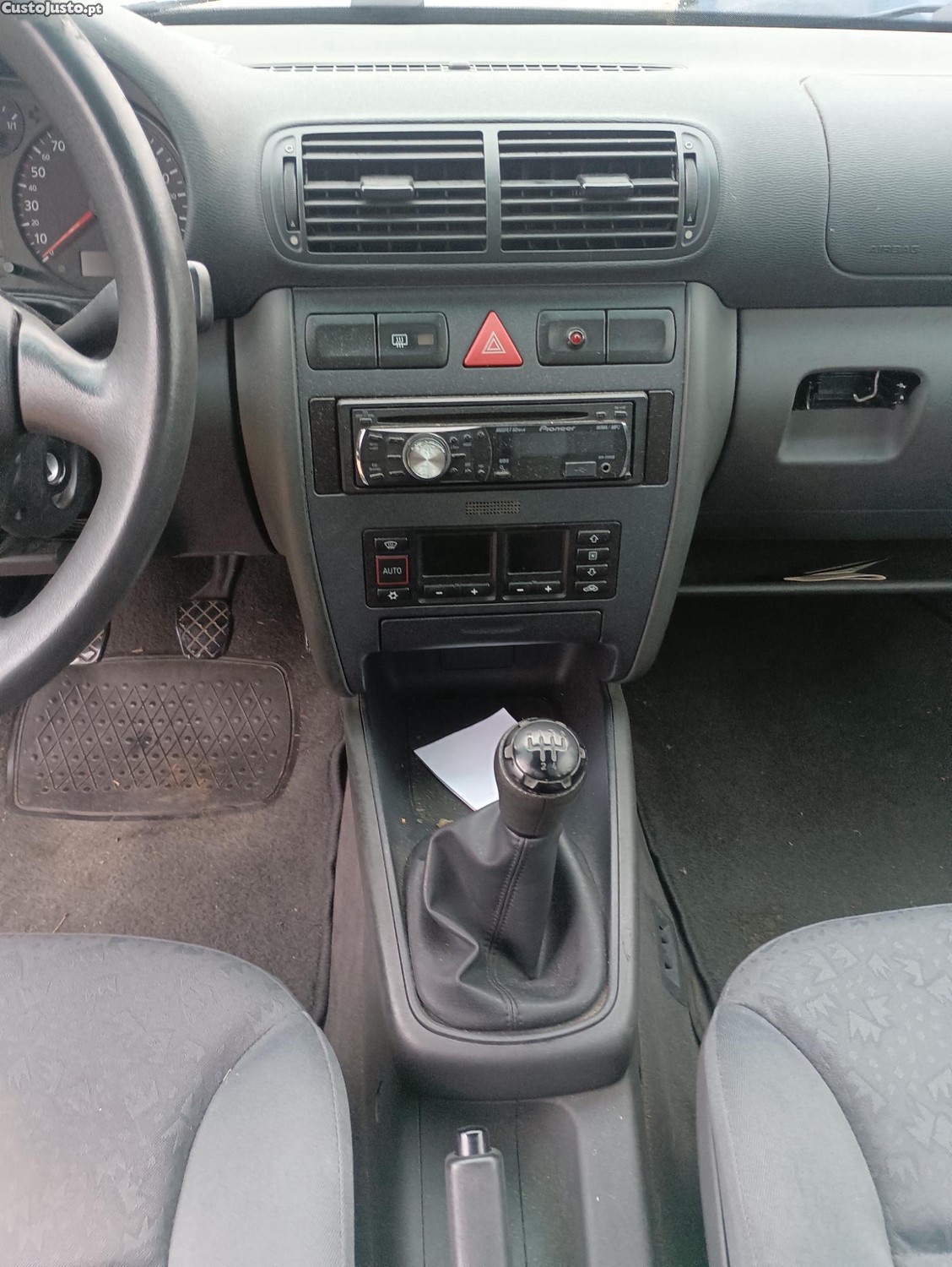 Audi A3 1.6i — fotografia 2