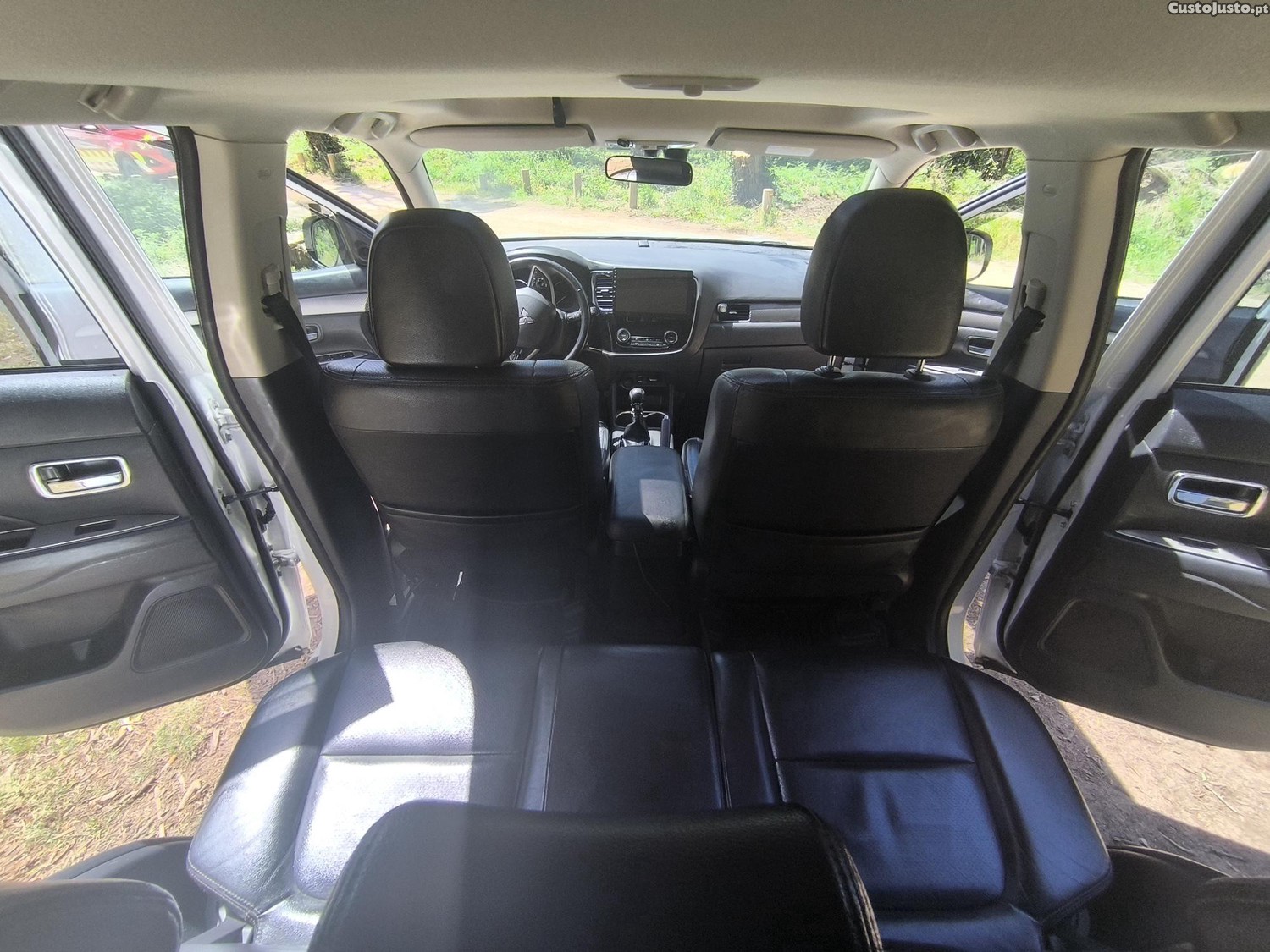 Mitsubishi Outlander 2.2 DI-D — fotografia 3