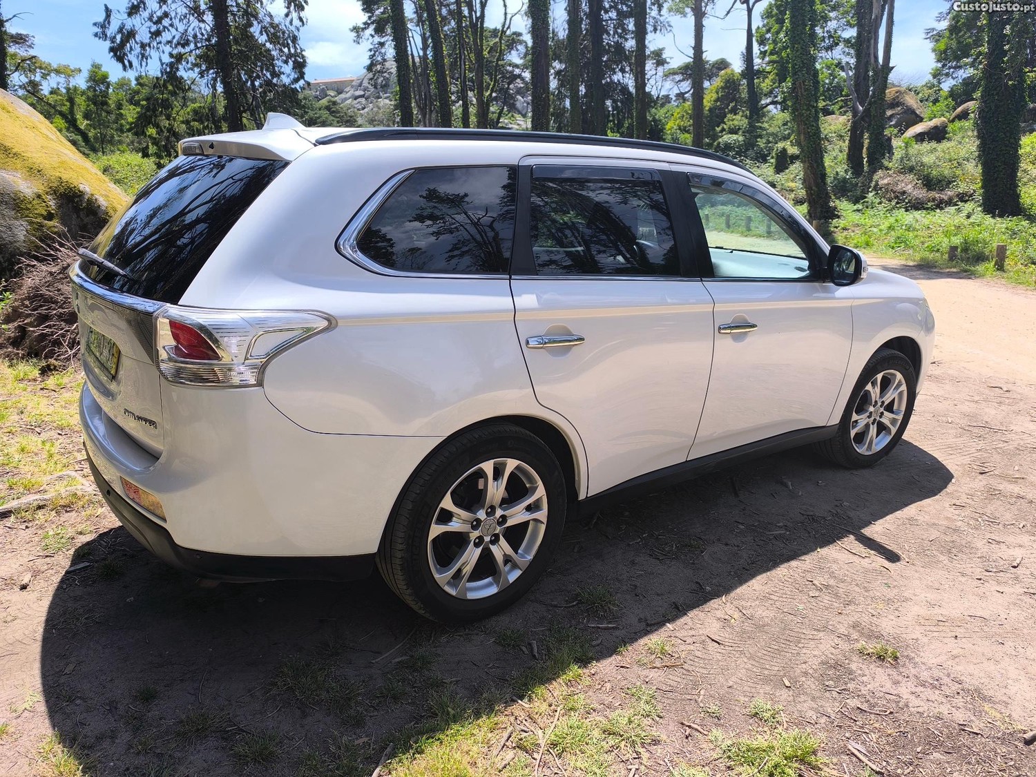 Mitsubishi Outlander 2.2 DI-D — fotografia 9