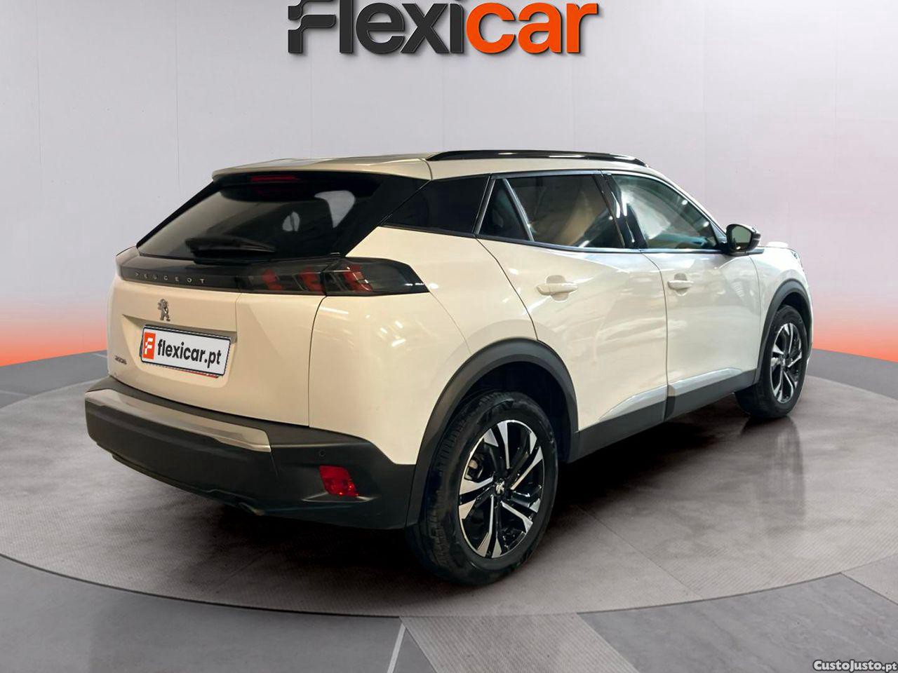 Peugeot 2008 1.2 PureTech Allure — fotografia 19