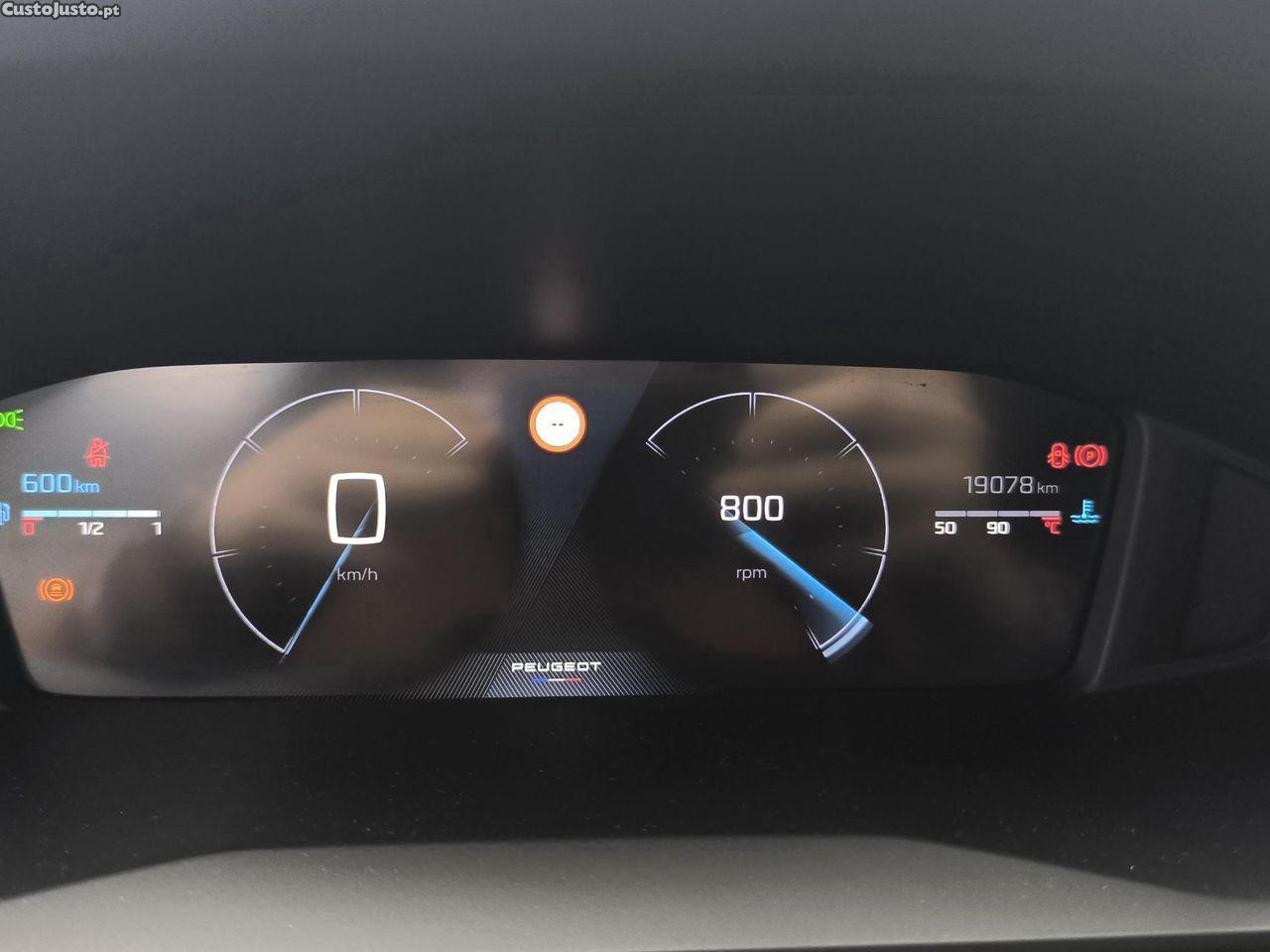 Peugeot 208 1.2 PureTech Allure — fotografia 3
