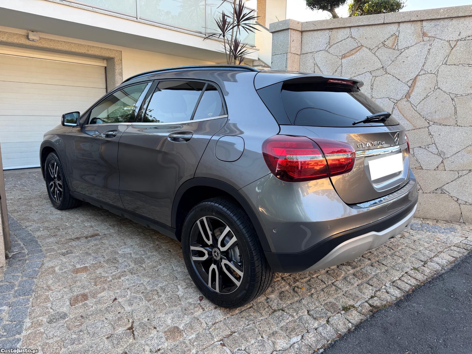 Mercedes-Benz GLA 180 d Peak Edition — photo 4