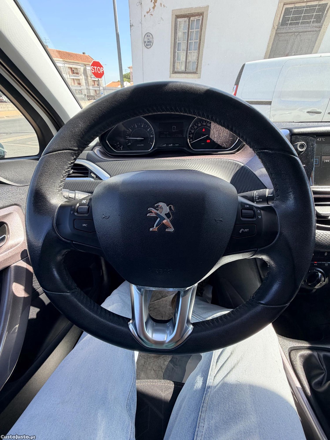 Peugeot 2008 1.2 Pure Tech — photo 2
