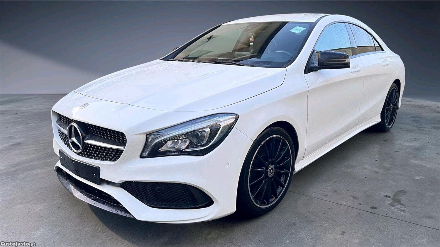 Mercedes-Benz CLA 180 AMG LINE — fotografia 8