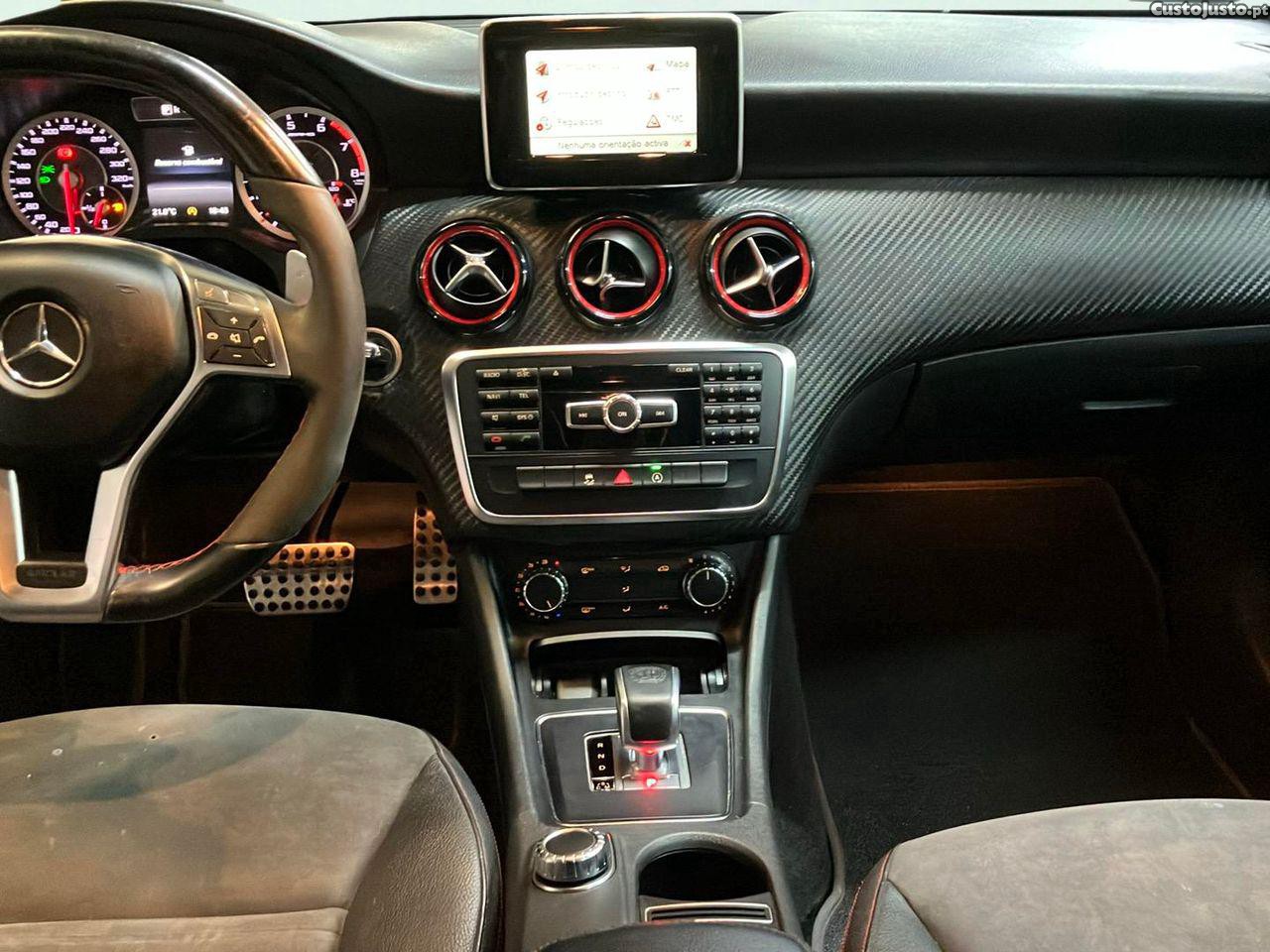 Mercedes-Benz A 45 AMG 4-MATIC — fotografia 14