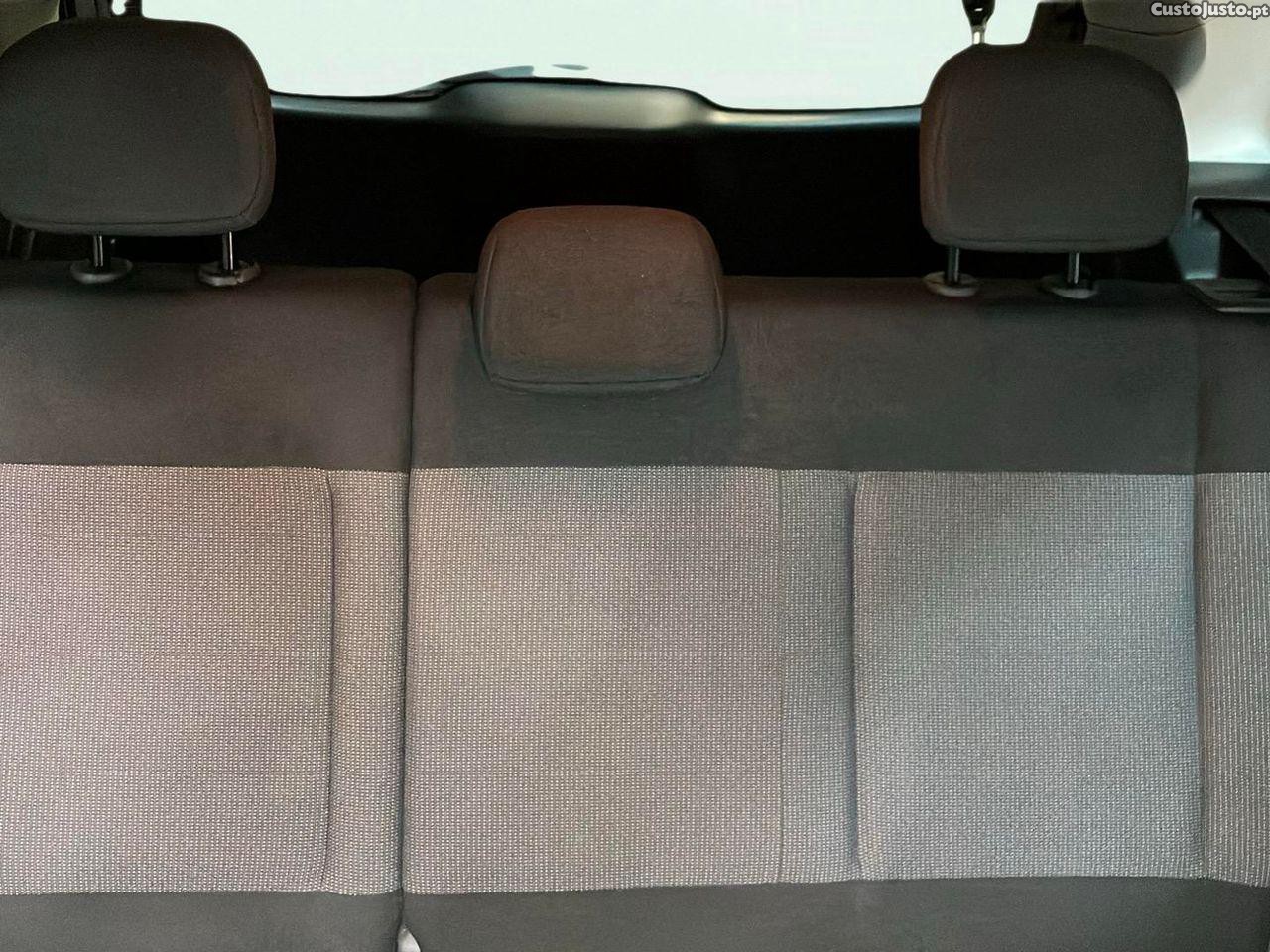 Citroën C3 1.5 BlueHDi Shine — fotografia 6