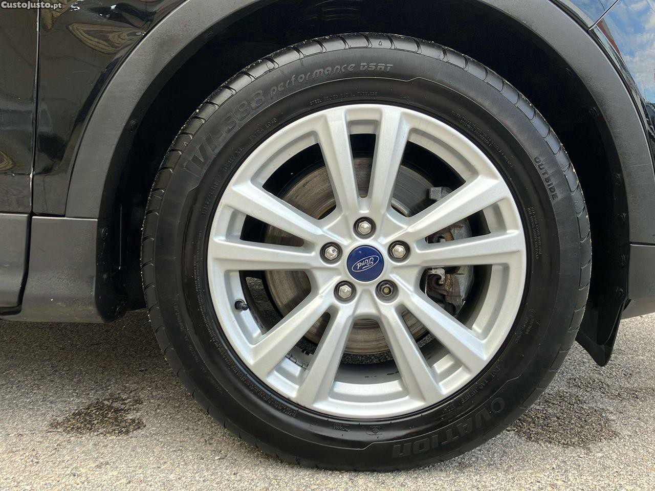 Ford Kuga 1.5 TDCi EcoBlue Titanium — fotografia 2