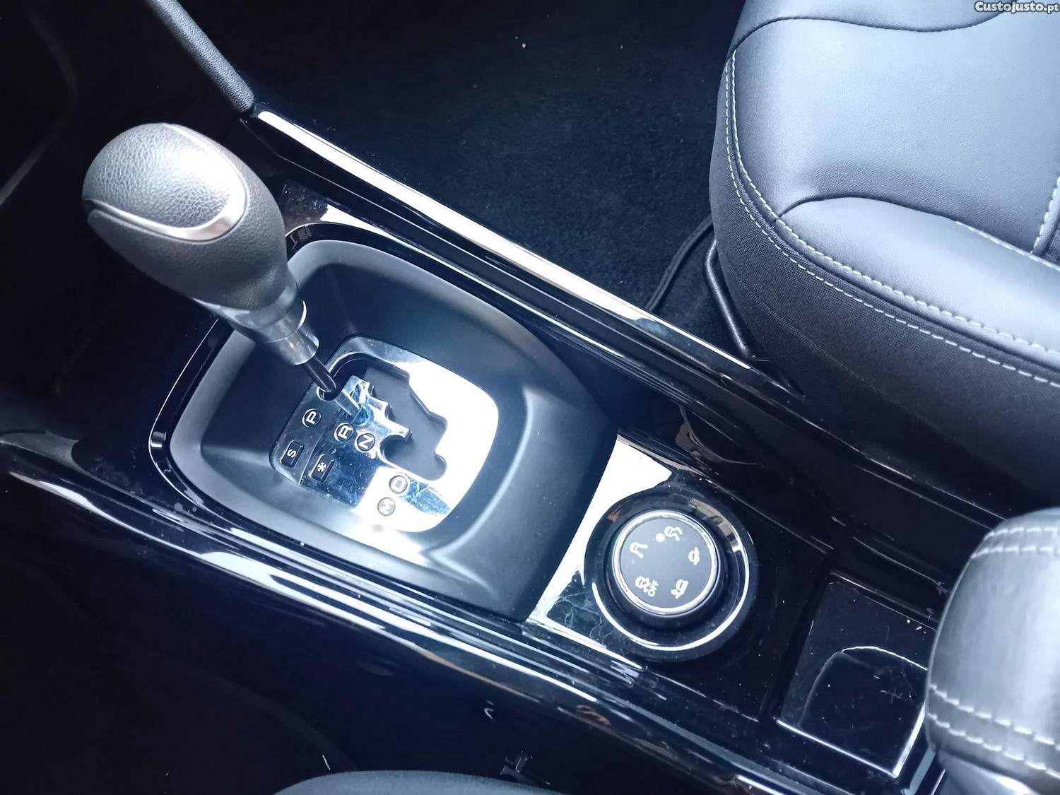 Peugeot 2008 1.2 PureTech Allure EAT6 — fotografia 5