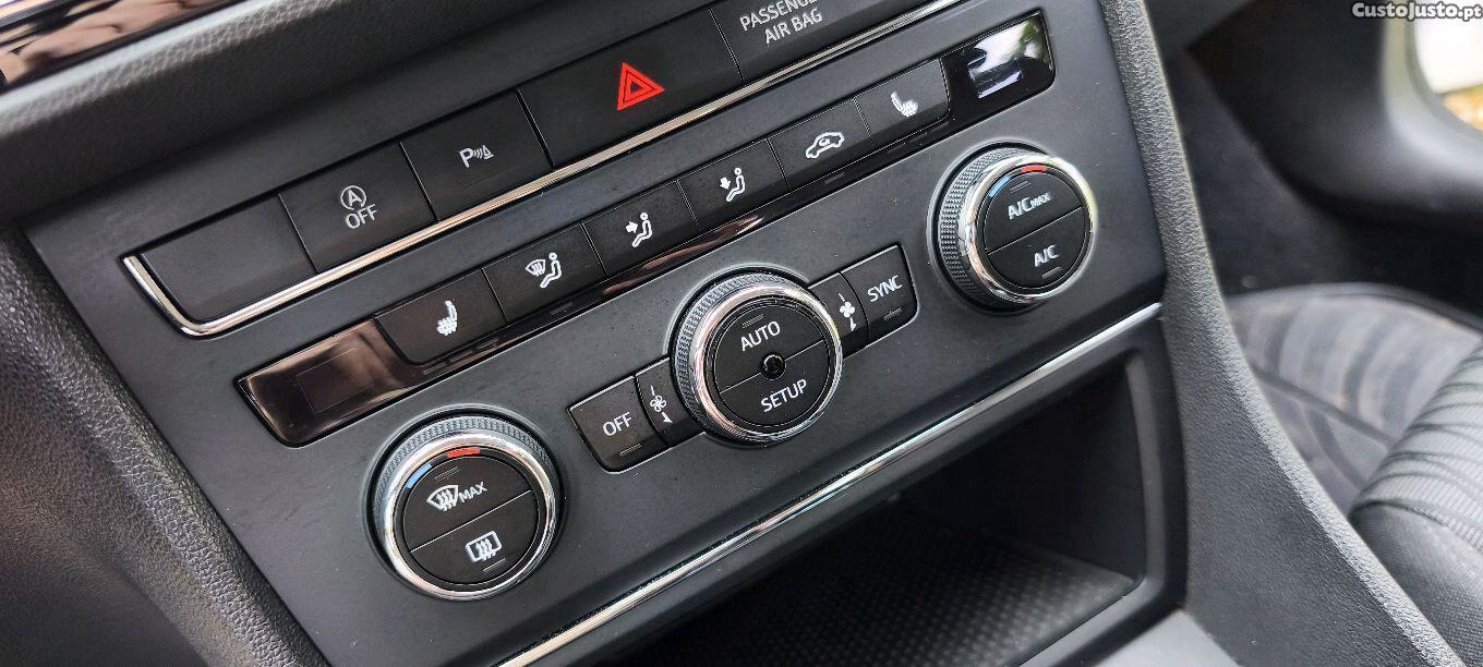 SEAT Leon Style 2.0 TDi 150cv - com extras — fotografia 2