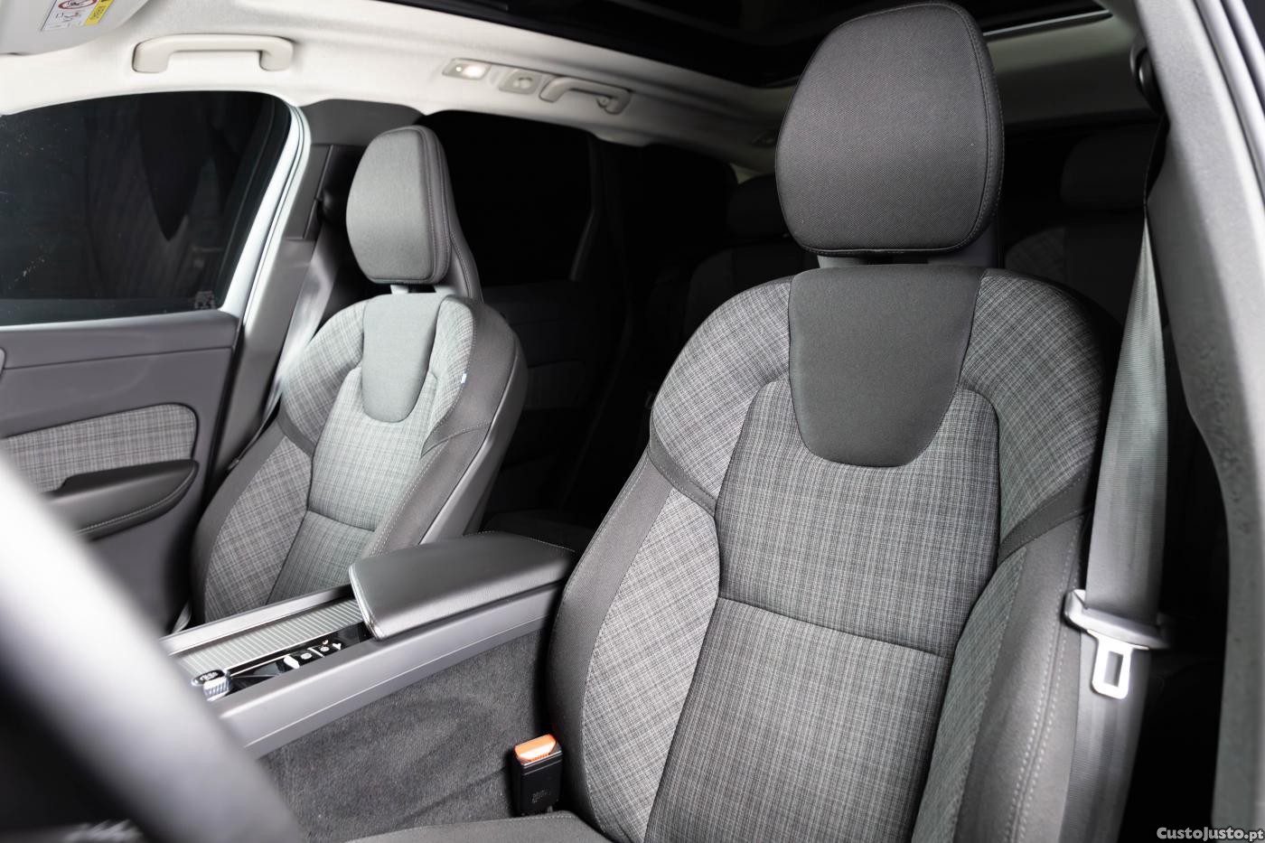 Volvo XC 60 2.0 T6 PHEV Core AWD — fotografia 19