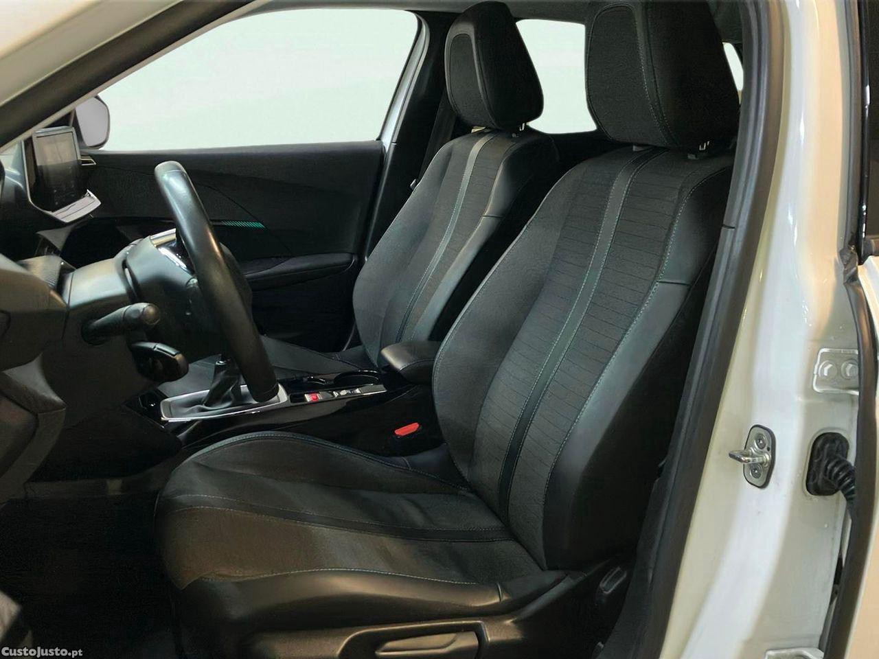 Peugeot 2008 1.2 PureTech Allure — fotografia 9