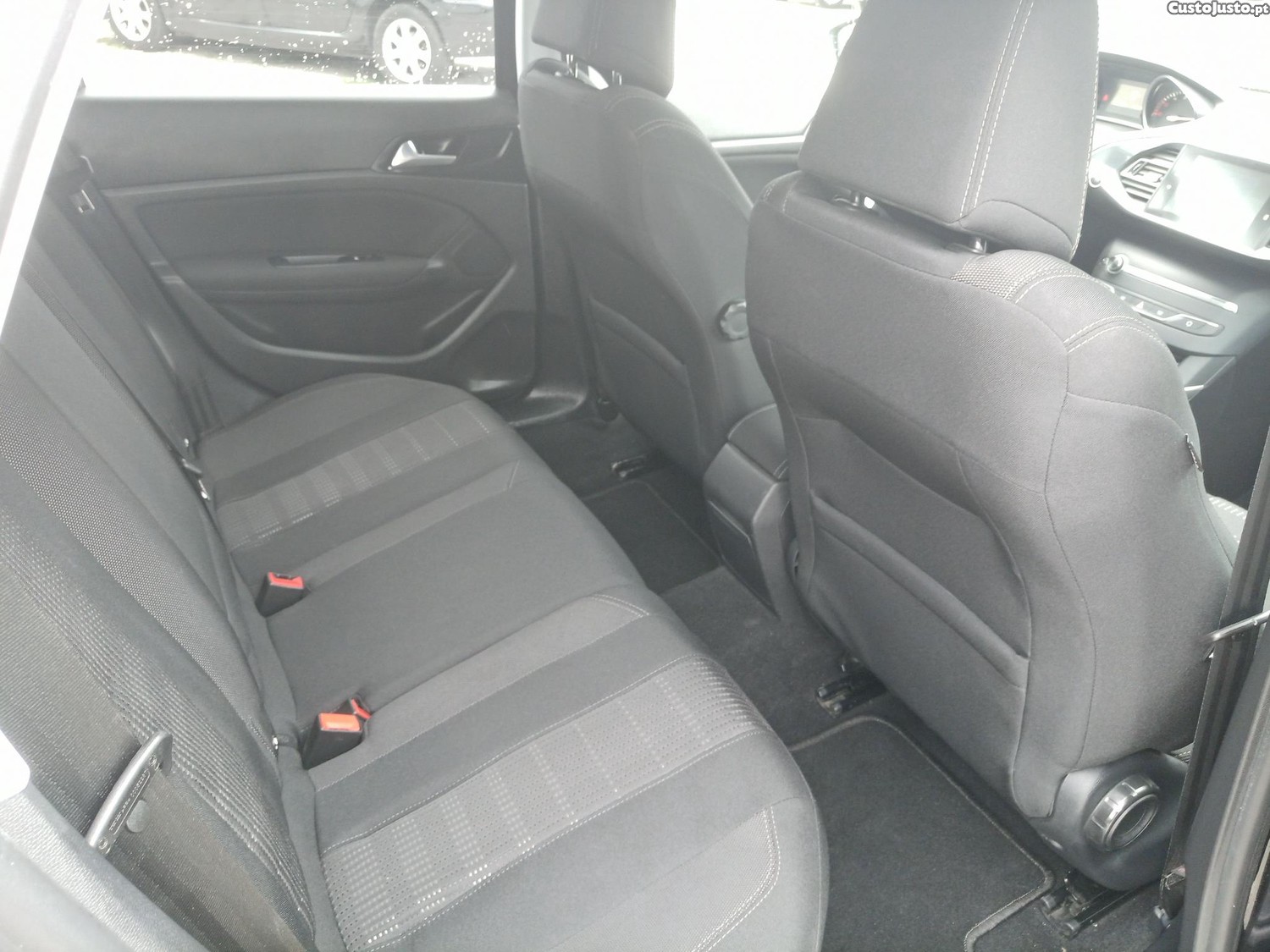 Peugeot 308 II SW 1.6 BlueHDi 120 Allure — fotografia 16