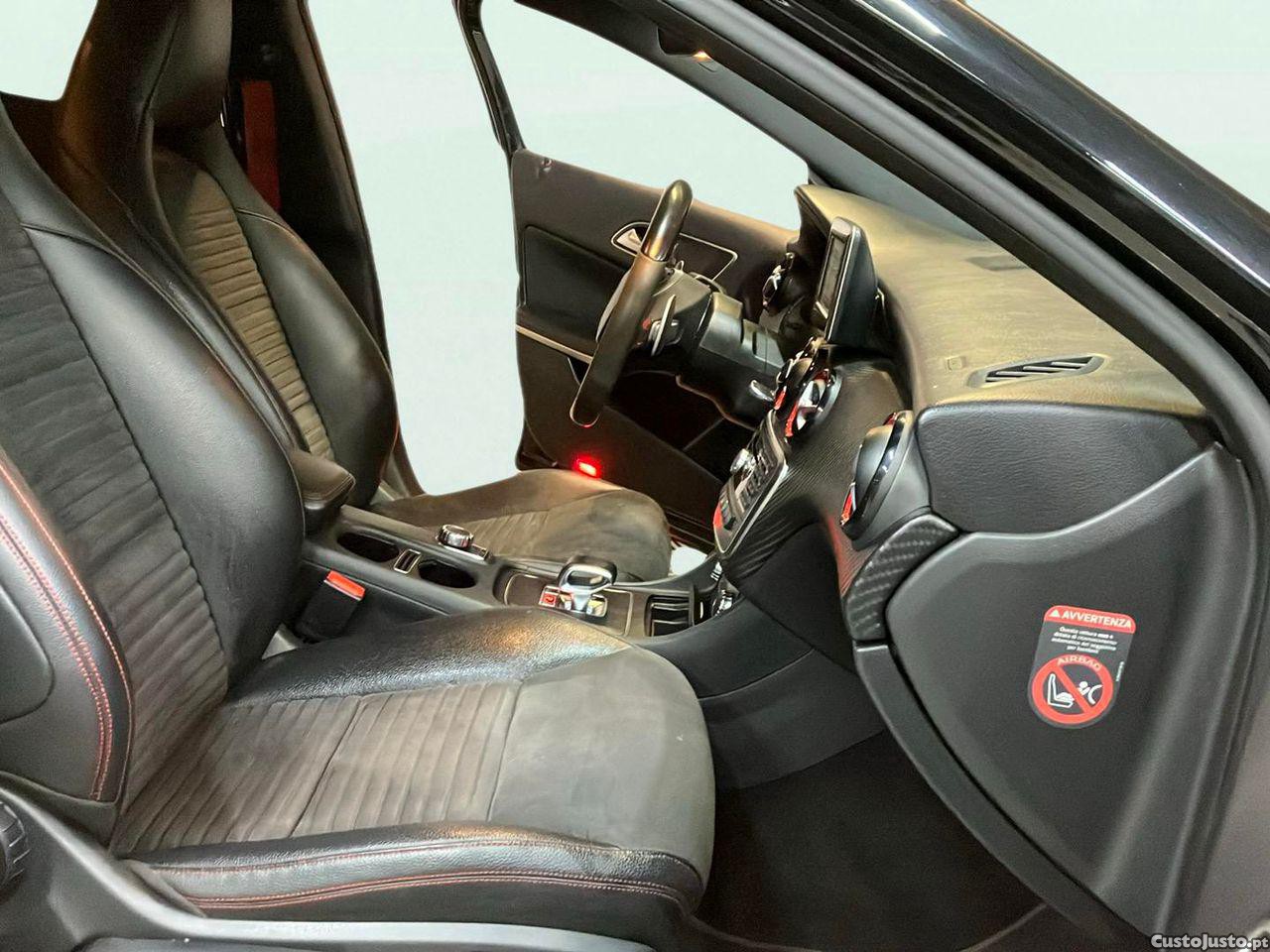 Mercedes-Benz A 45 AMG 4-MATIC — fotografia 10