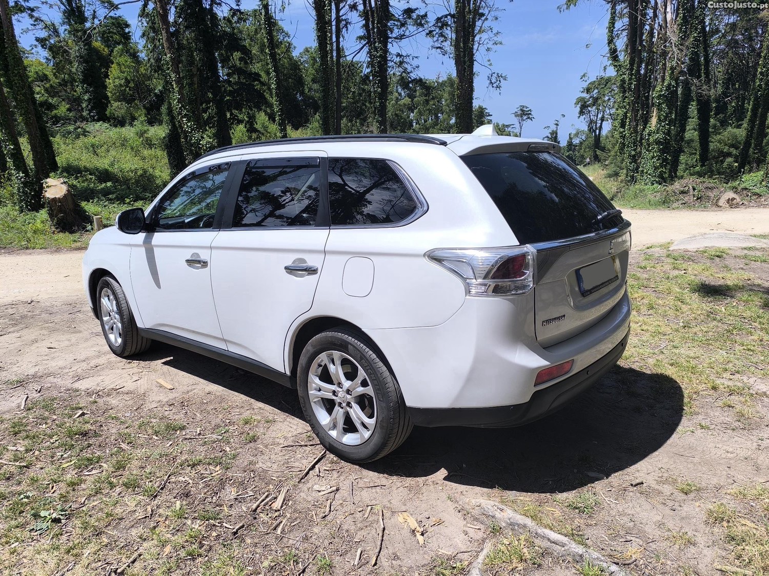Mitsubishi Outlander 2.2 DI-D — fotografia 7