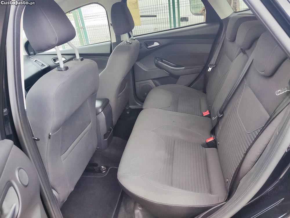 Ford Focus 1.5 TDCI TITANIUM 120 CV C/GARANTIA — fotografia 4