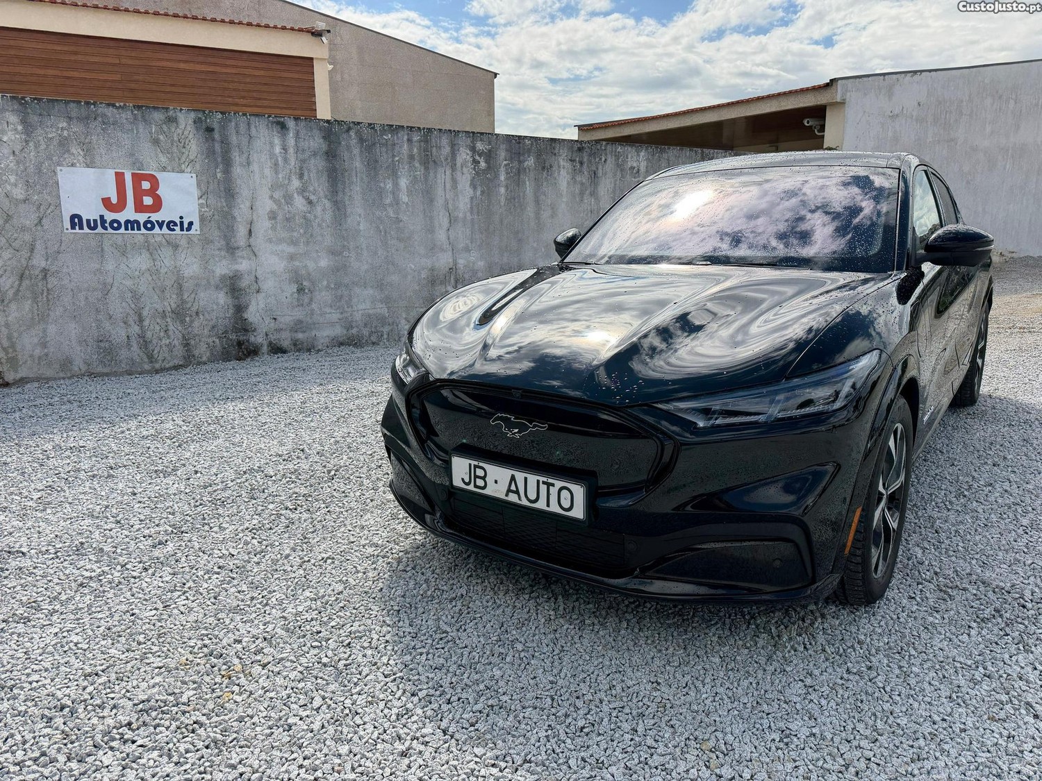 Ford Mustang Mach-E 75.7 kWh Premium AWD — fotografia 17