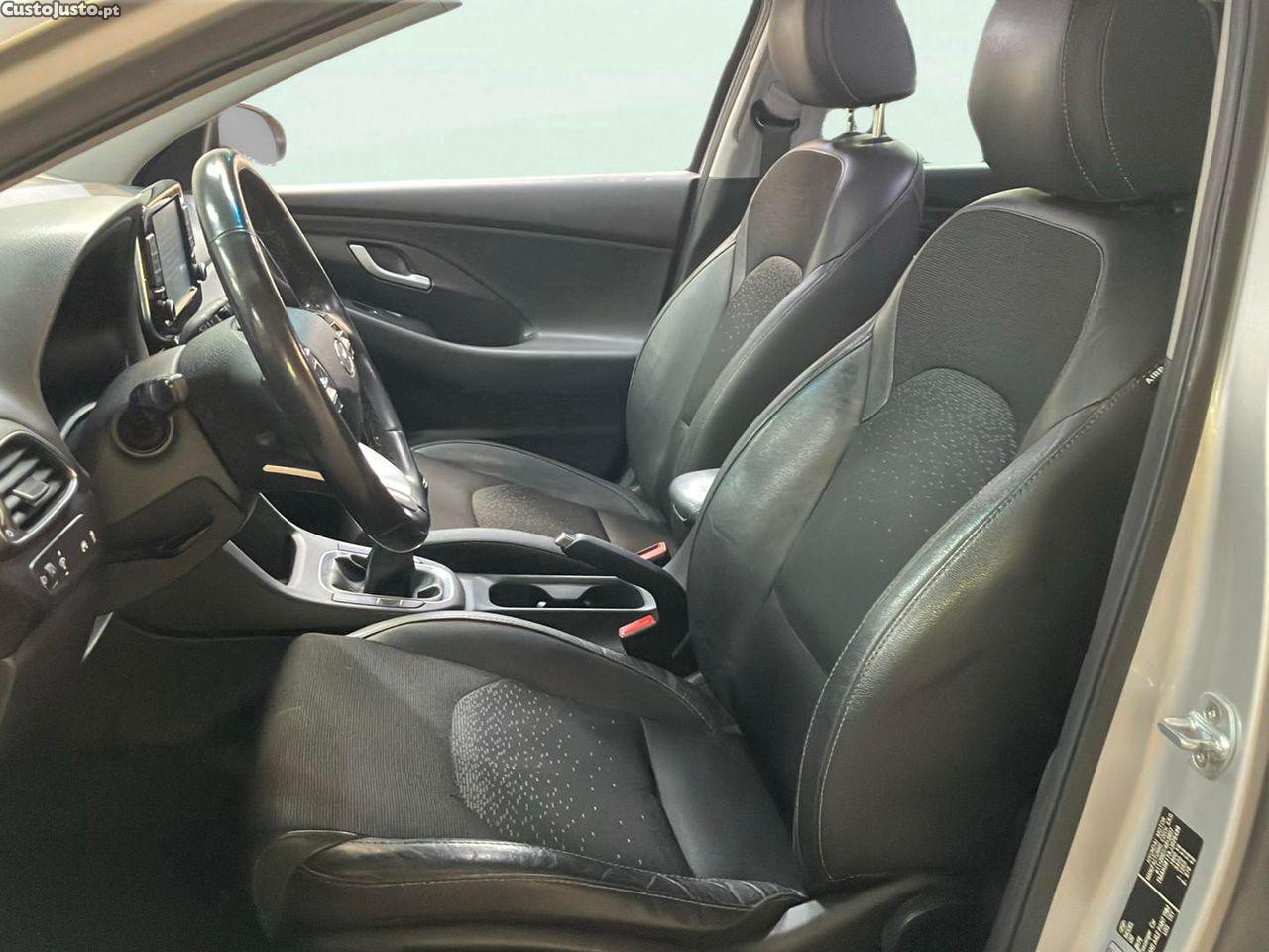 Hyundai i30 CW 1.6 CRDI 110 COMFORT PLUS — fotografia 9