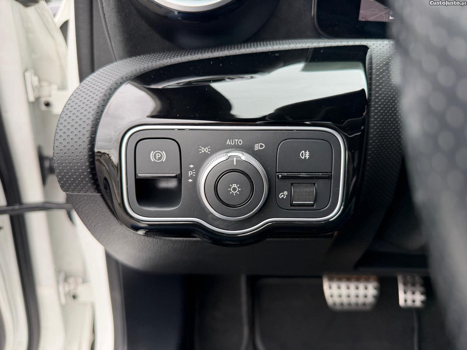 Mercedes-Benz A 200 d AMG Line Aut. — fotografia 8