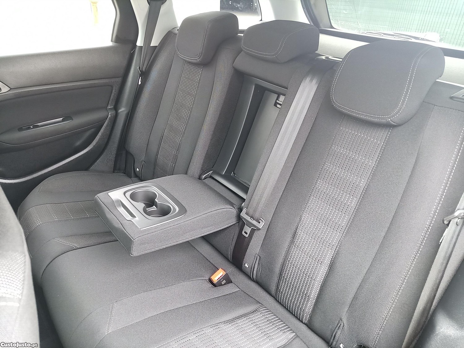Peugeot 308 II SW 1.6 BlueHDi 120 Allure — fotografia 12
