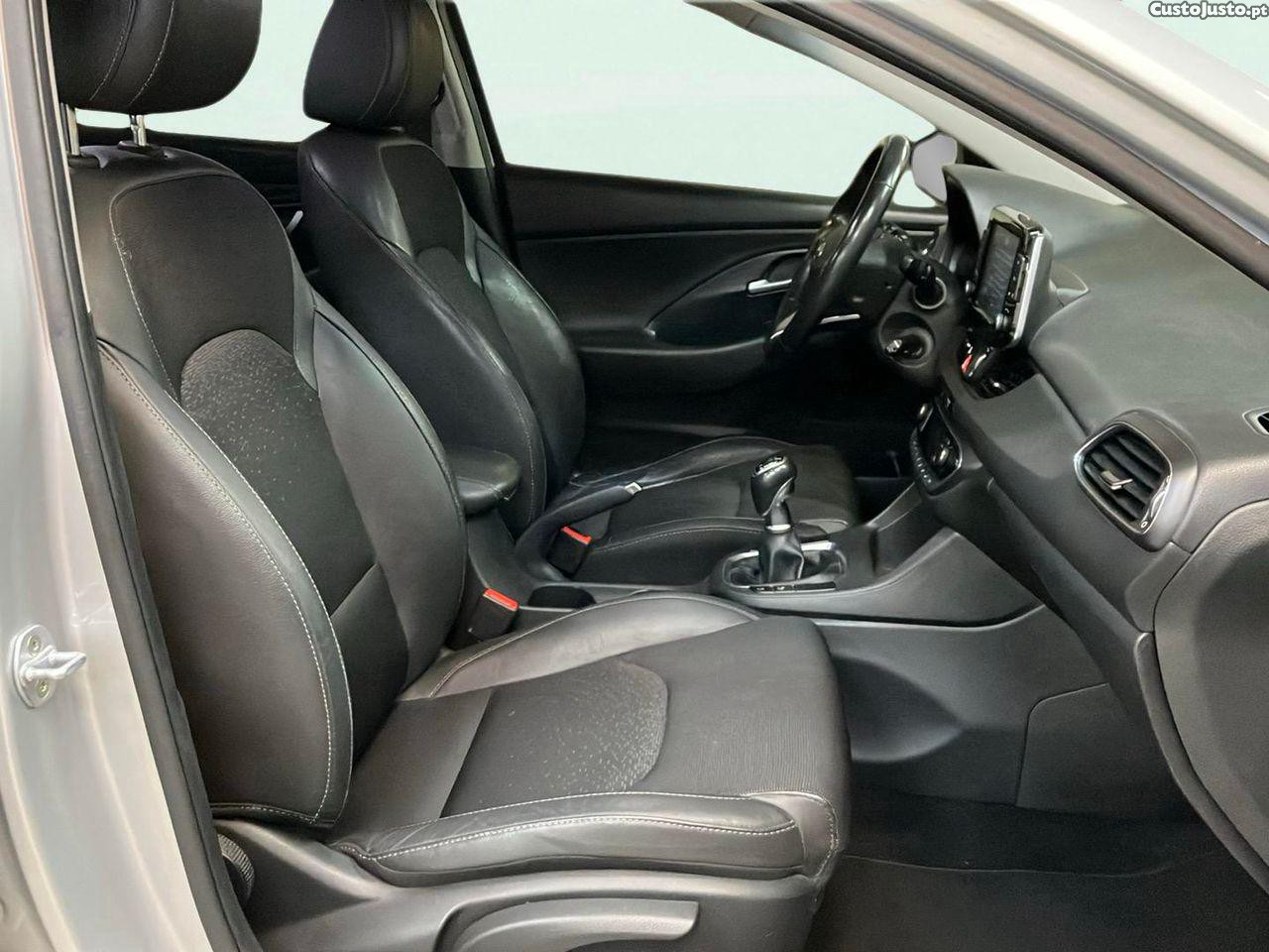 Hyundai i30 CW 1.6 CRDI 110 COMFORT PLUS — fotografia 8