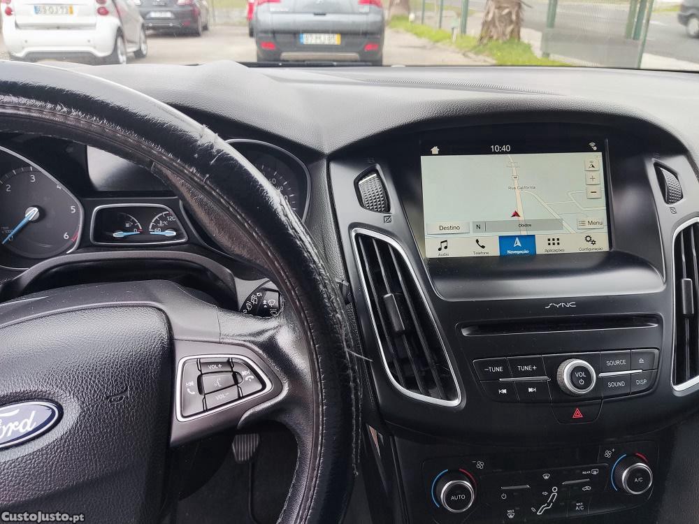 Ford Focus 1.5 TDCI TITANIUM 120 CV C/GARANTIA — fotografia 2