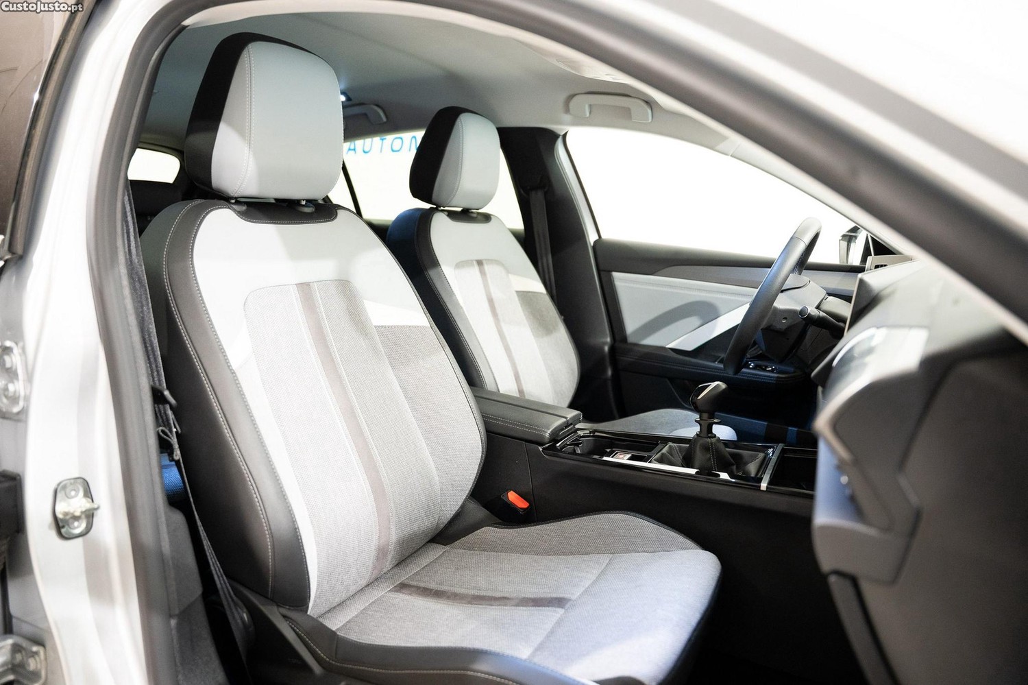 Opel Astra 1.2 T Elegance — fotografia 2