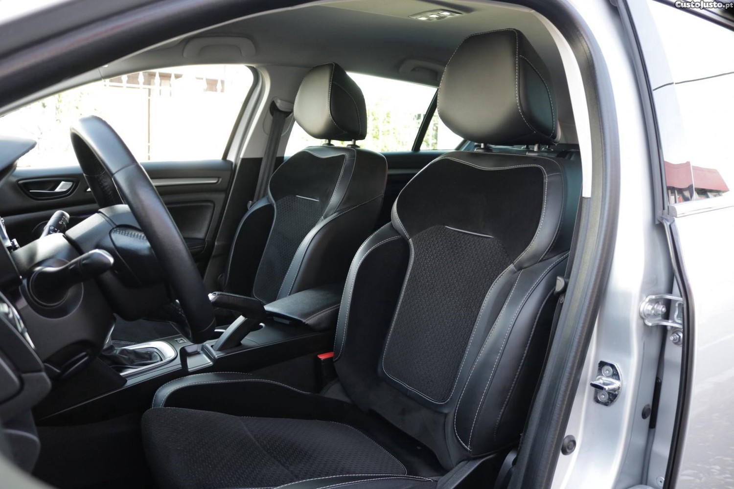 Renault Mégane Sport Tourer 1.5 Blue DCI GT Line EDC 115cv — fotografia 41