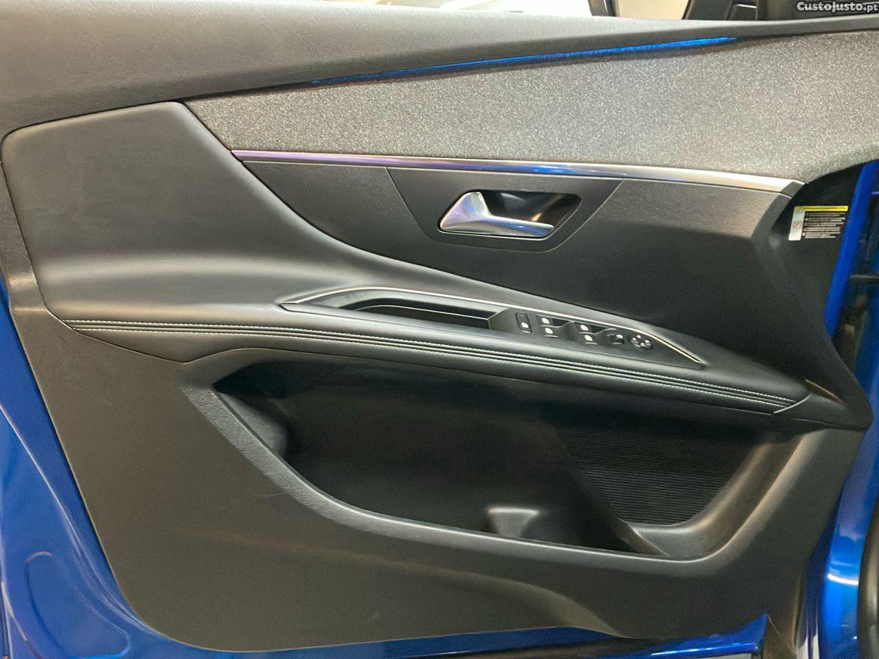 Peugeot 3008 1.2 PureTech Allure EAT8 — fotografia 6