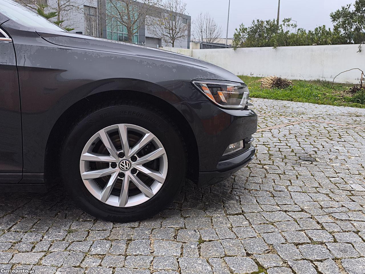 Volkswagen Passat 1.6 TDI Confortline DSG — fotografia 2