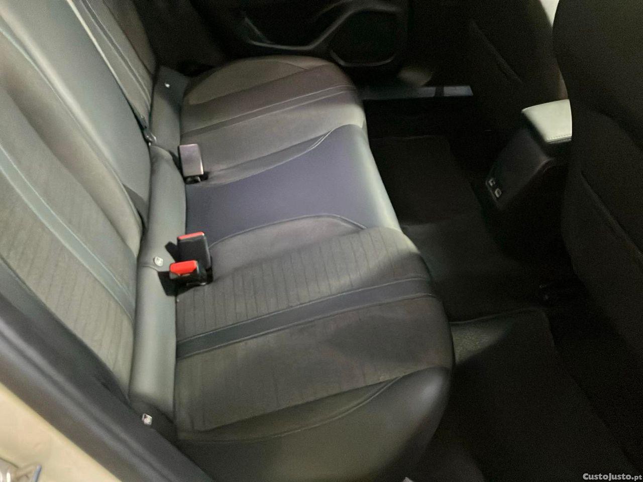 Peugeot 2008 1.2 PureTech Allure — fotografia 7