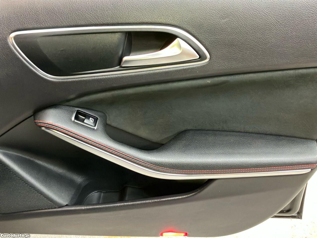 Mercedes-Benz A 45 AMG 4-MATIC — fotografia 2