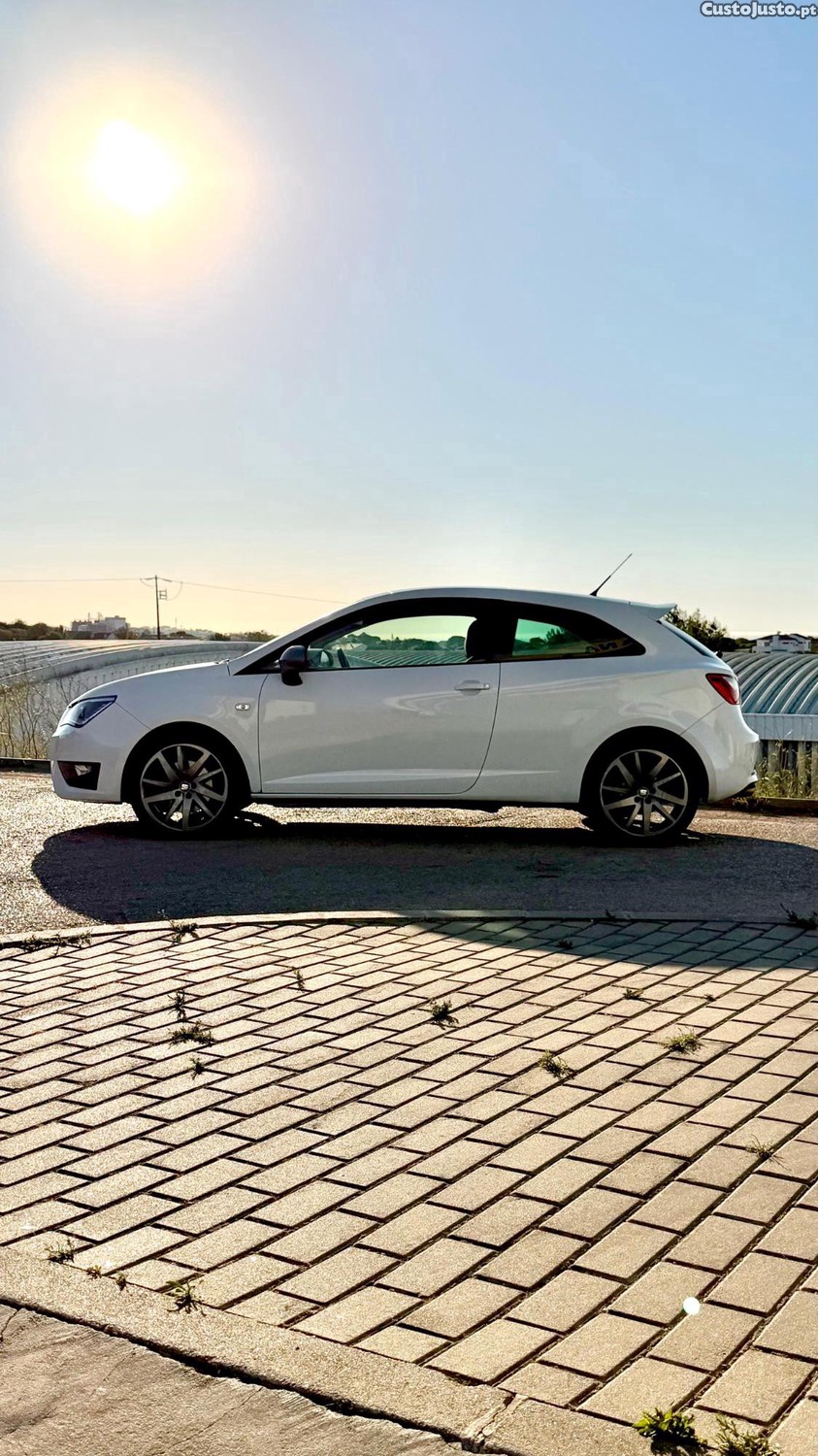 Seat Ibiza 1.6 TDI FR — photo 4