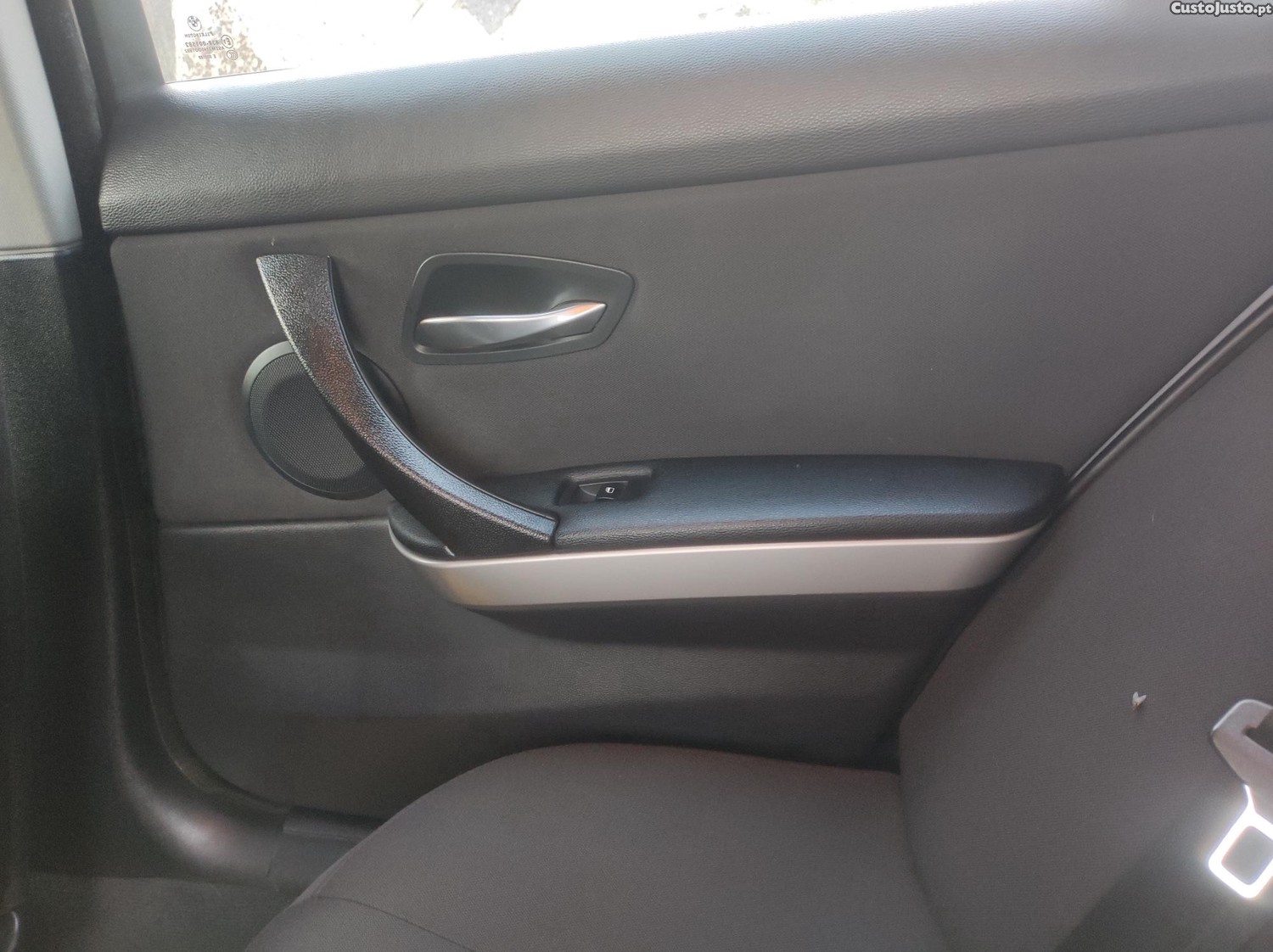 BMW 320 E 91 — fotografia 4