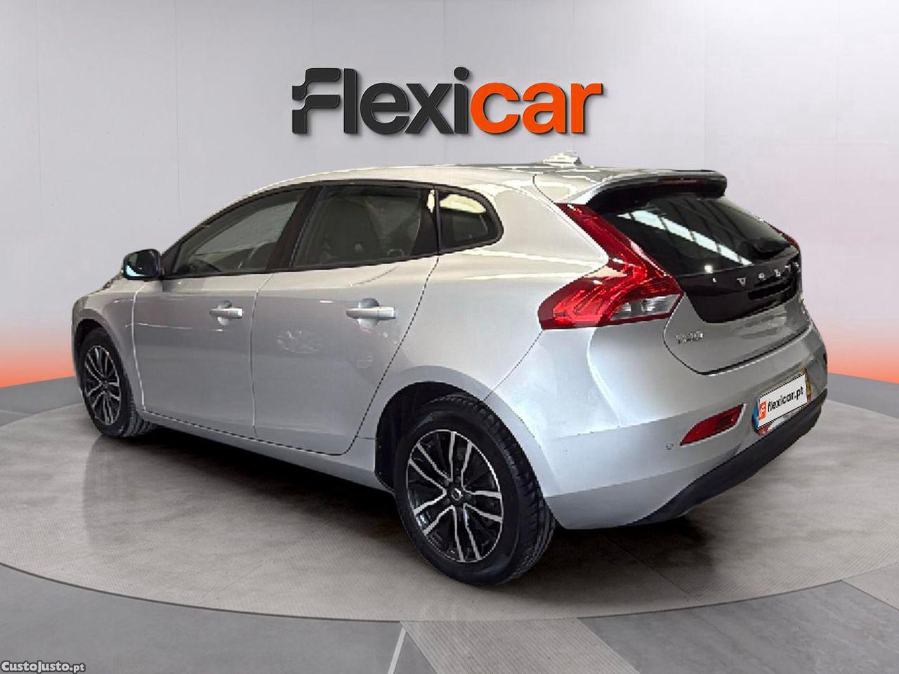 Volvo V40 2.0 D3 Momentum — photo 3