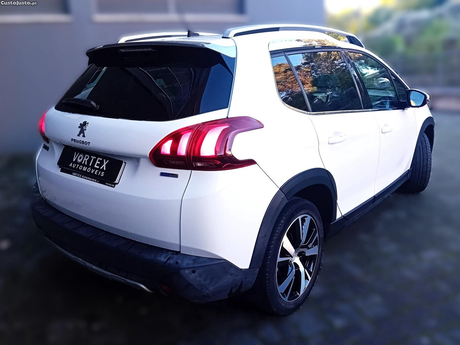 Peugeot 2008 1.2 PureTech Allure EAT6 — fotografia 13