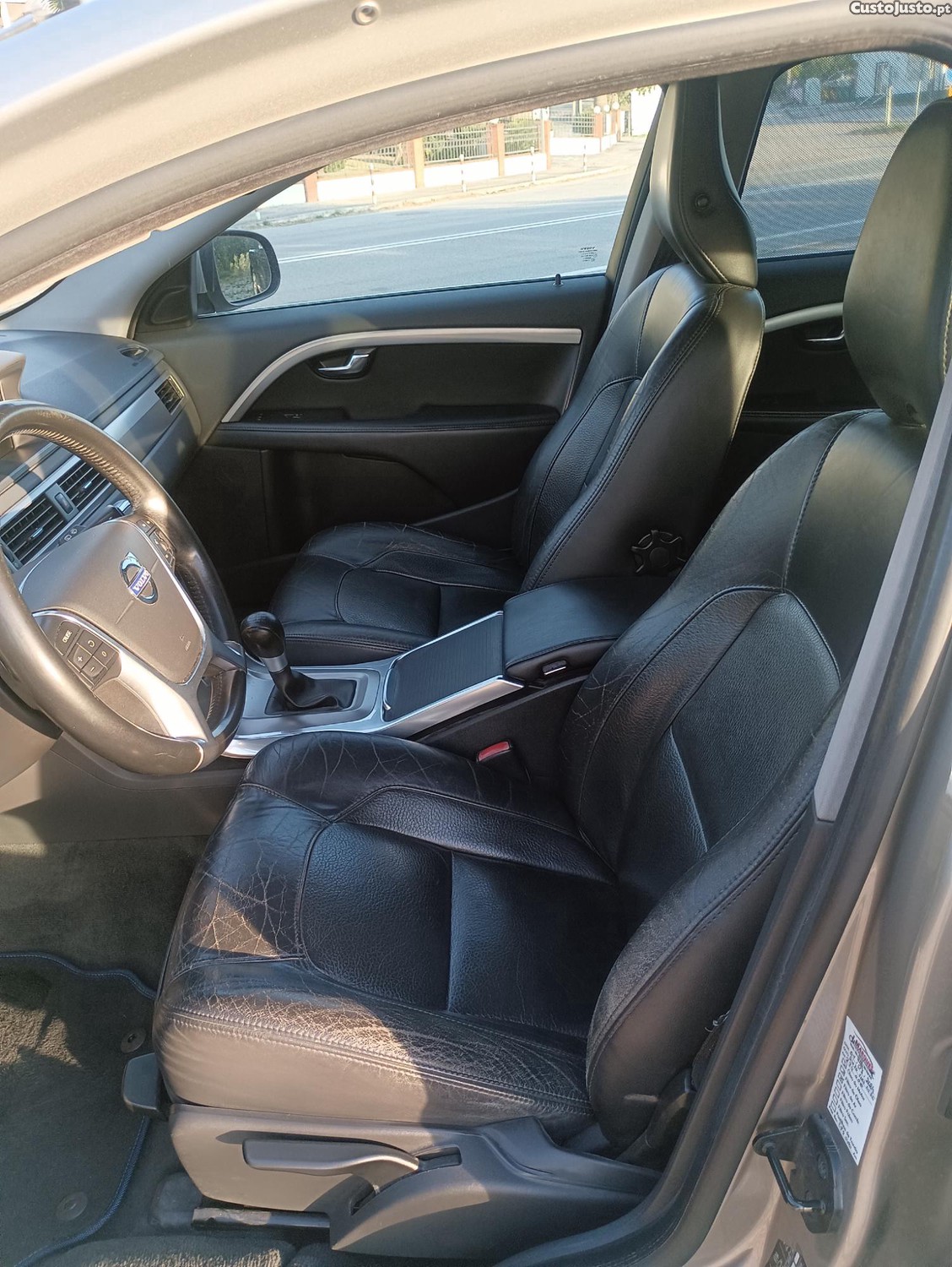 Volvo V70 D4 SUMMUM 2.0 — fotografia 10
