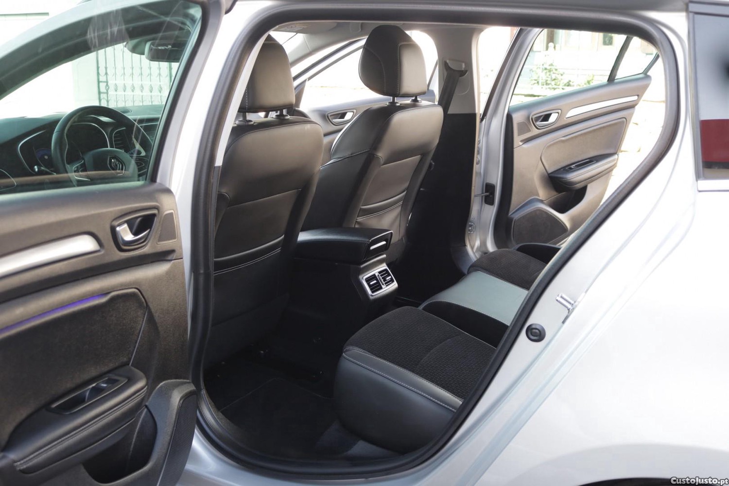 Renault Mégane Sport Tourer 1.5 Blue DCI GT Line EDC 115cv — fotografia 35