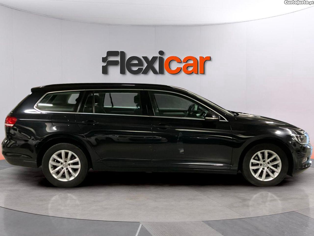 Volkswagen Passat 1.6 TDI Confortline — fotografia 18