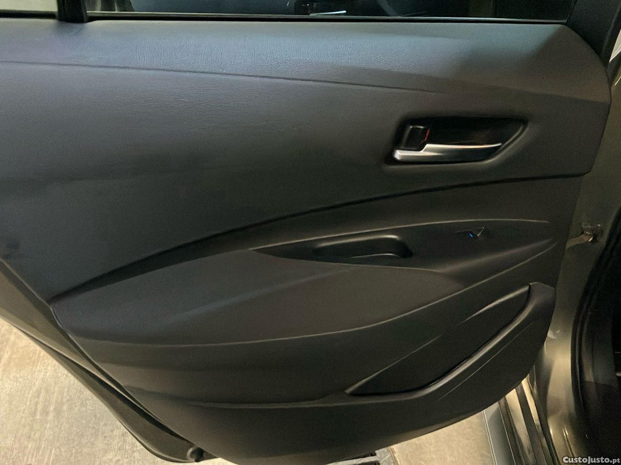 Toyota Corolla Touring Sports 1.8 Hybrid Comfort — fotografia 4