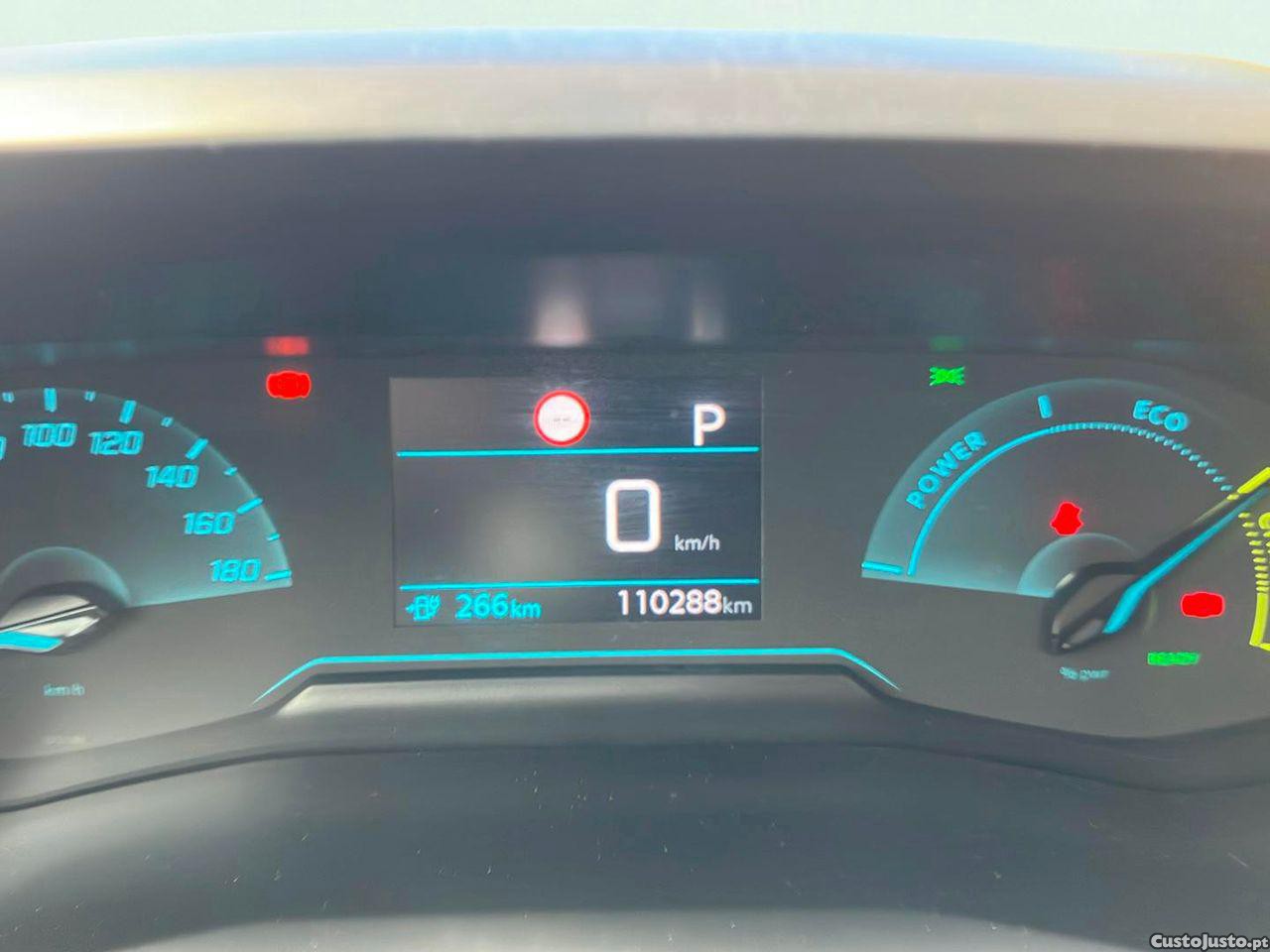 Peugeot 2008 50 kWh Active Pack — fotografia 8