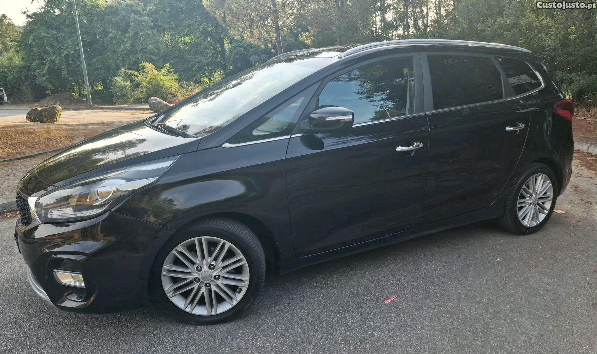Kia Carens 1.7 CRDI 7 LUGARES — fotografia 6