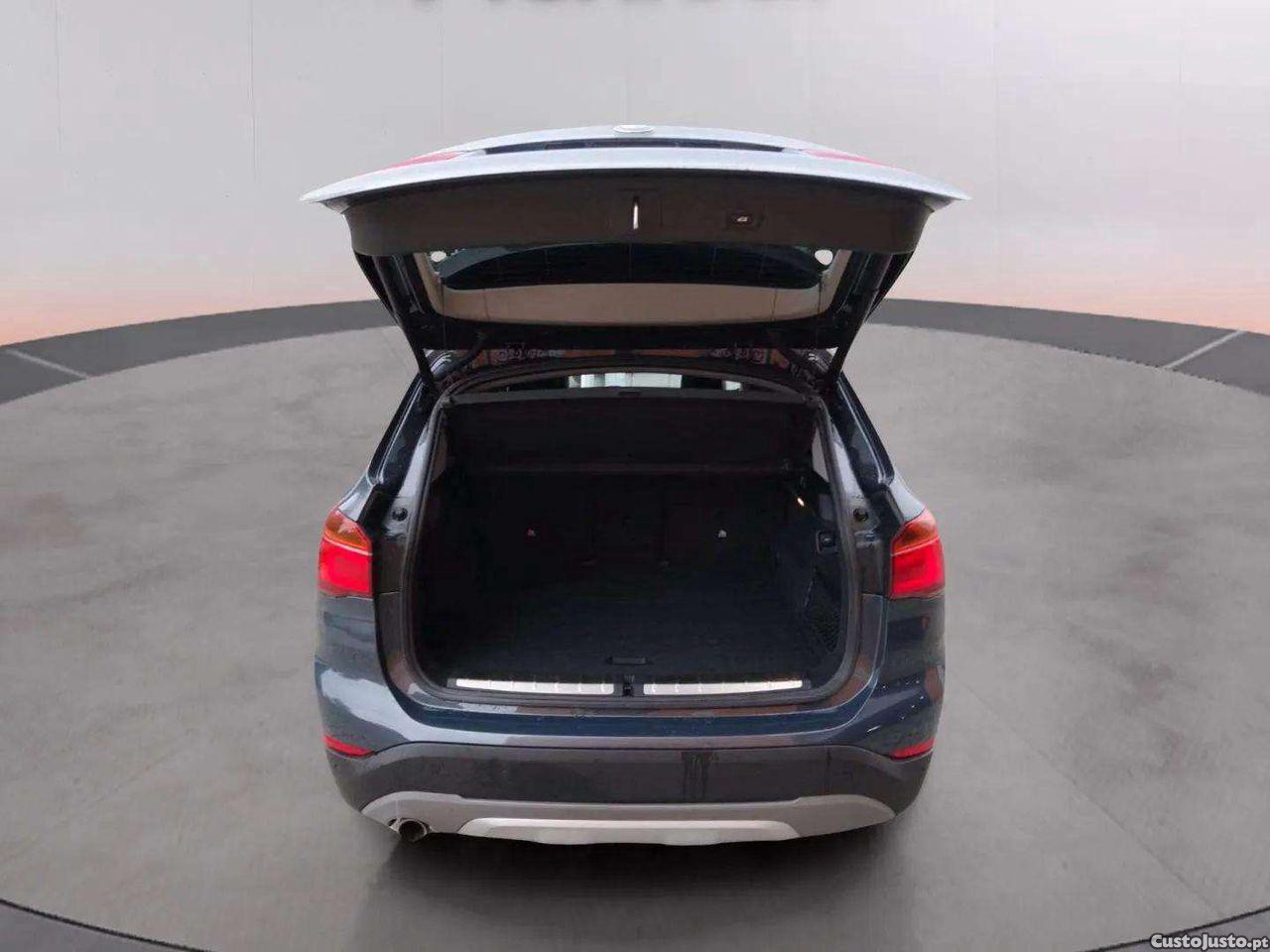 BMW X1 16d sDrive Auto — fotografia 2
