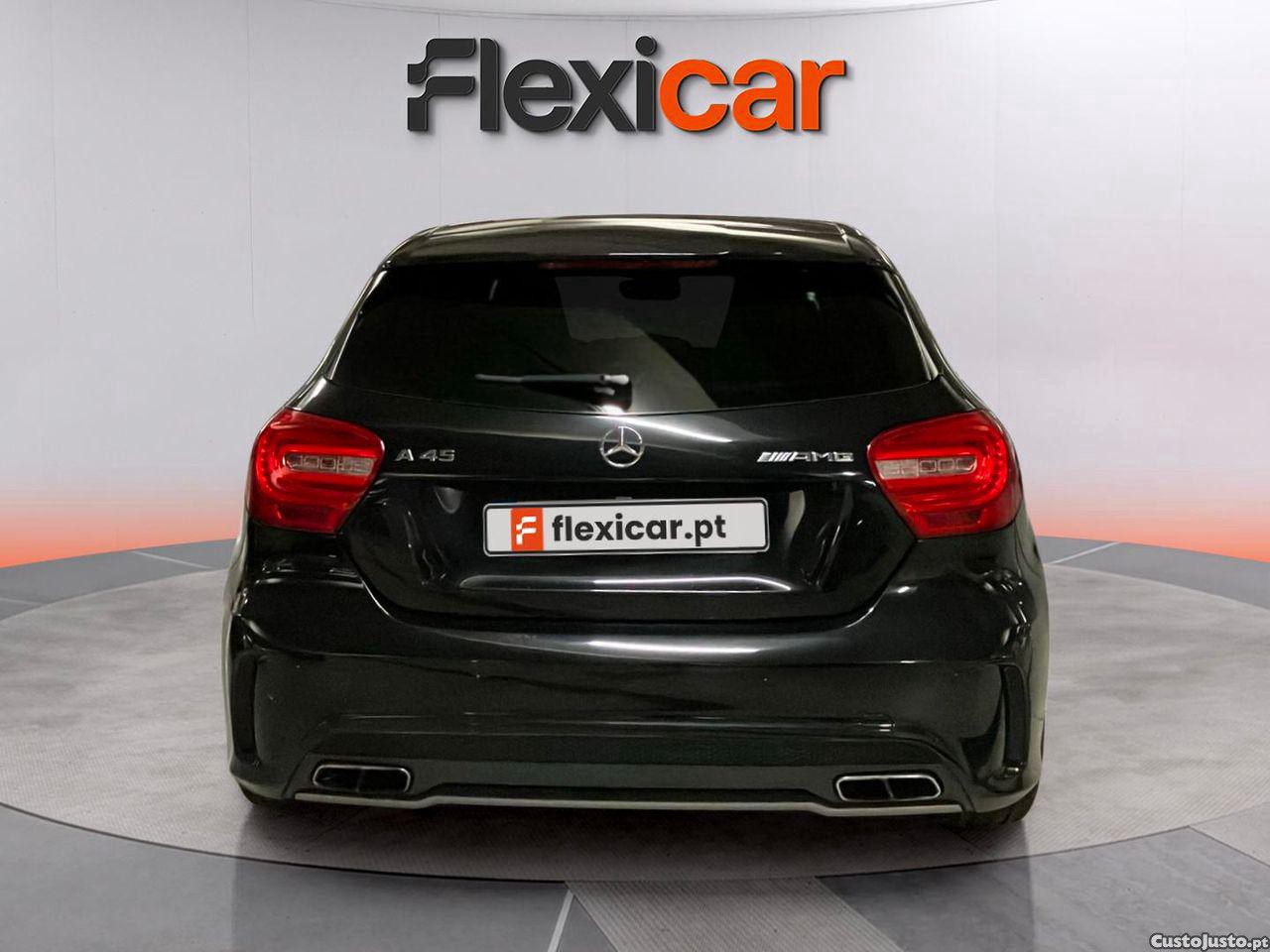 Mercedes-Benz A 45 AMG 4-MATIC — fotografia 15